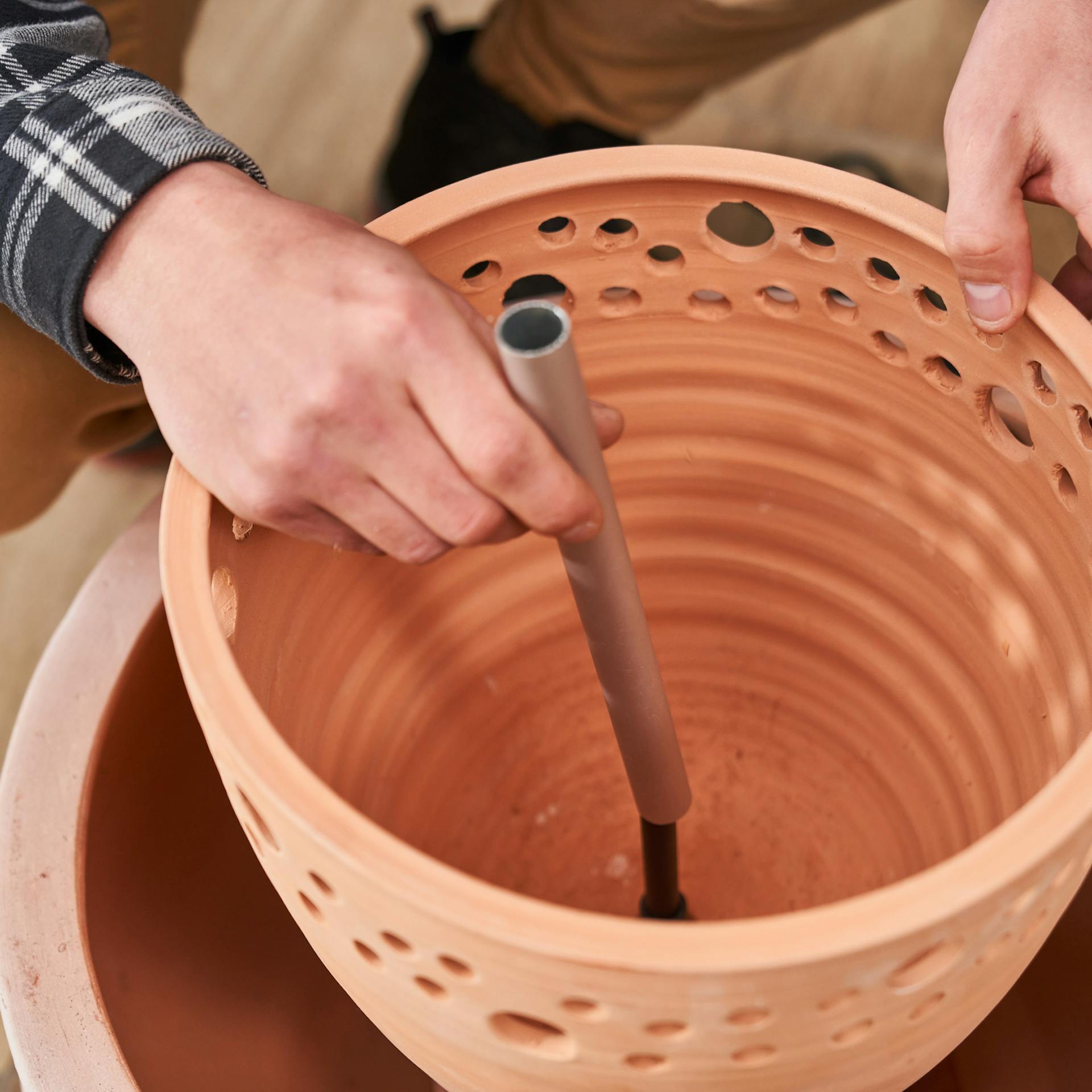 Das Pumprohr wird mit einem weiteren Rohr verlängert.