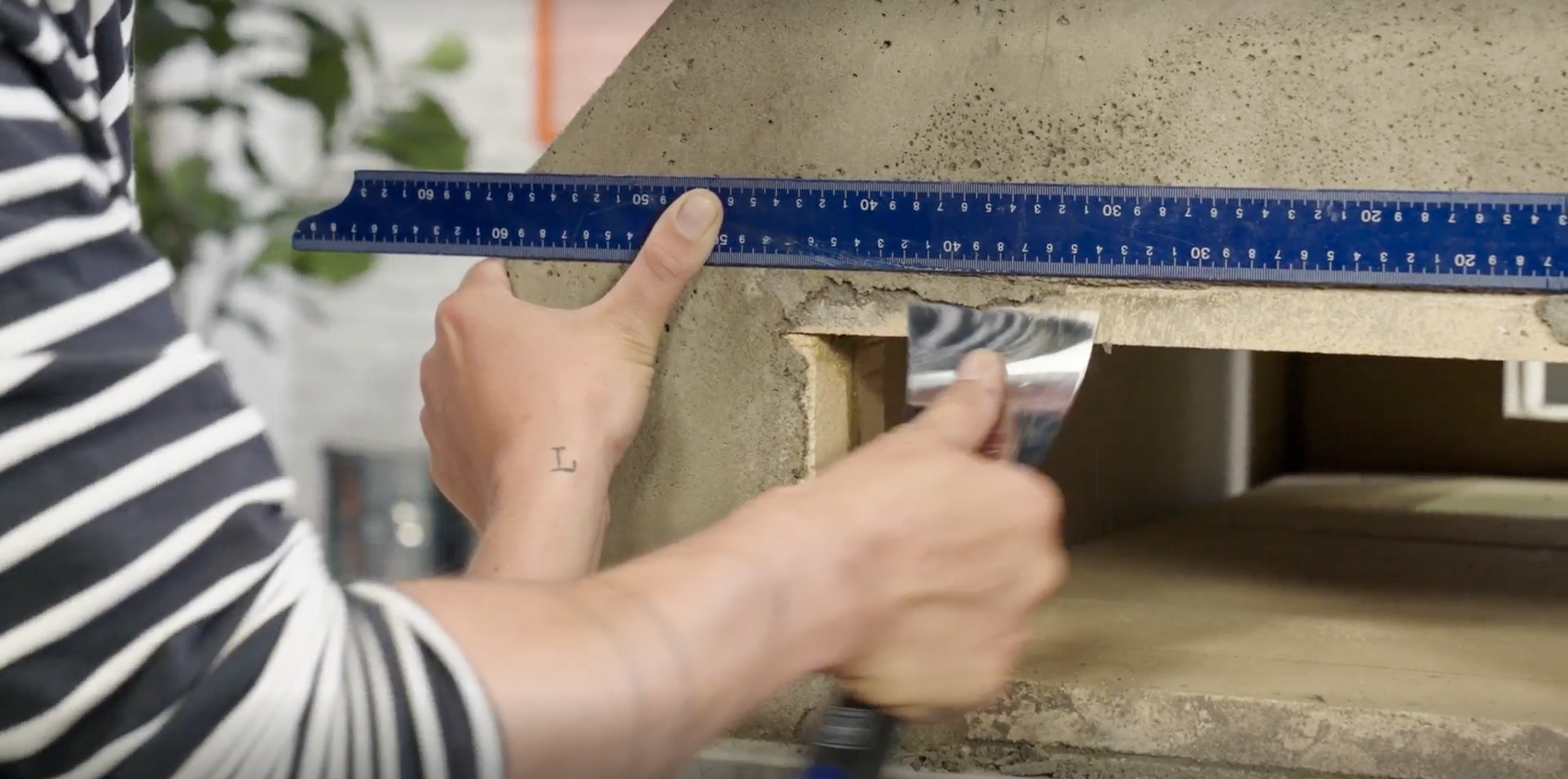 Odstranění přebytečné malty. 