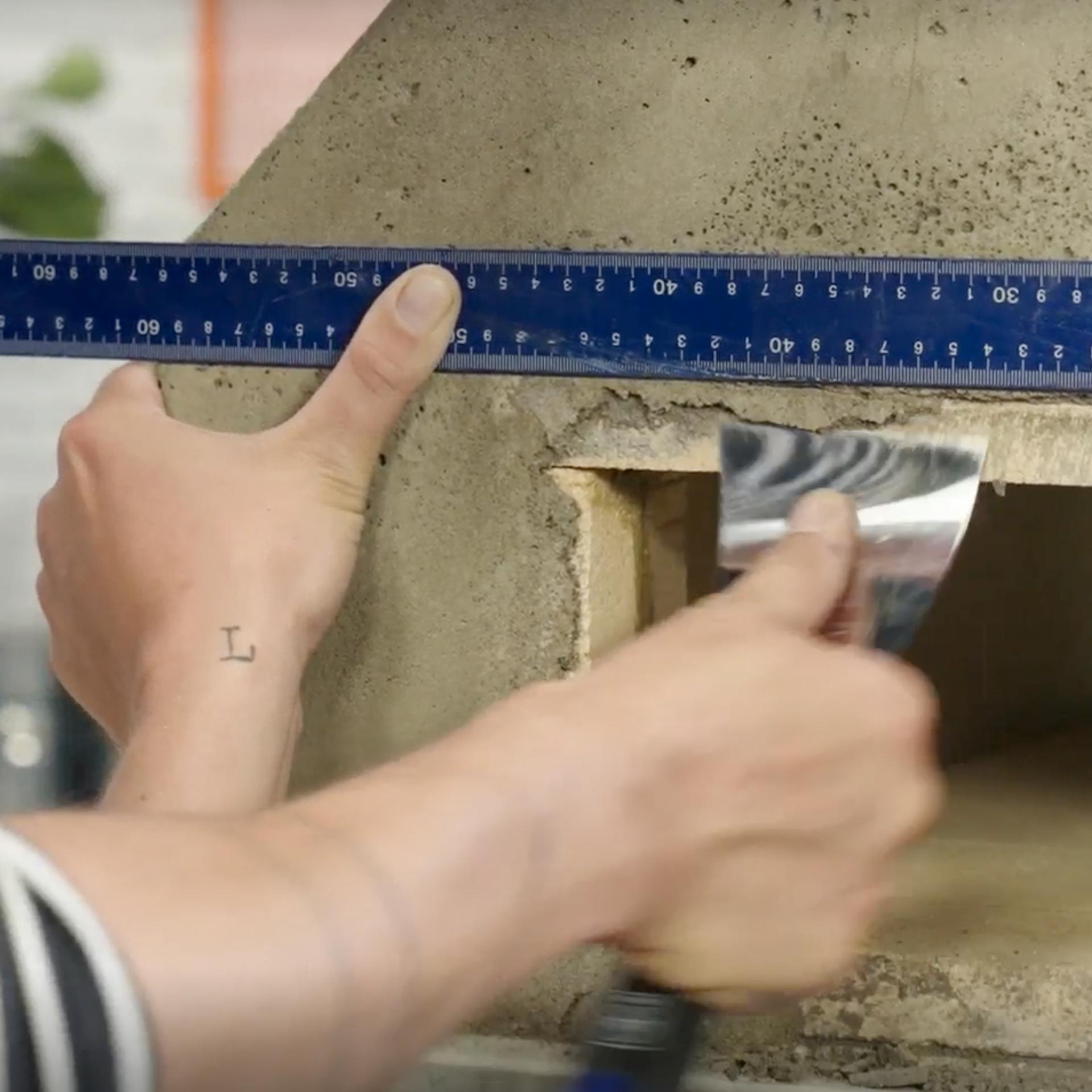 Odstranění přebytečné malty.