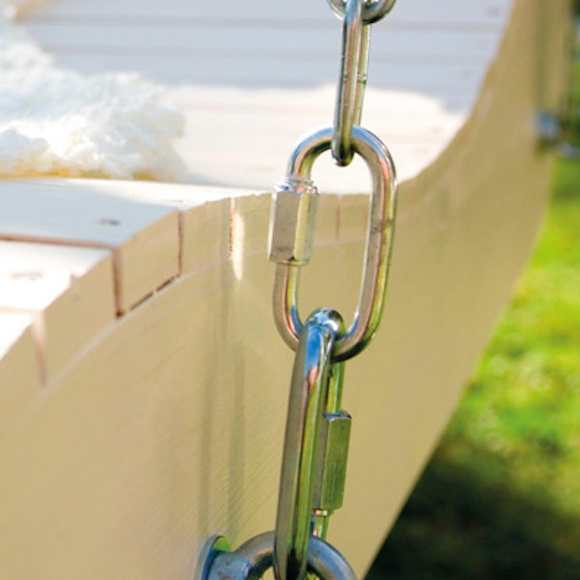 Metallkette zur Aufhängung an Hollywoodschaukel aus Holz