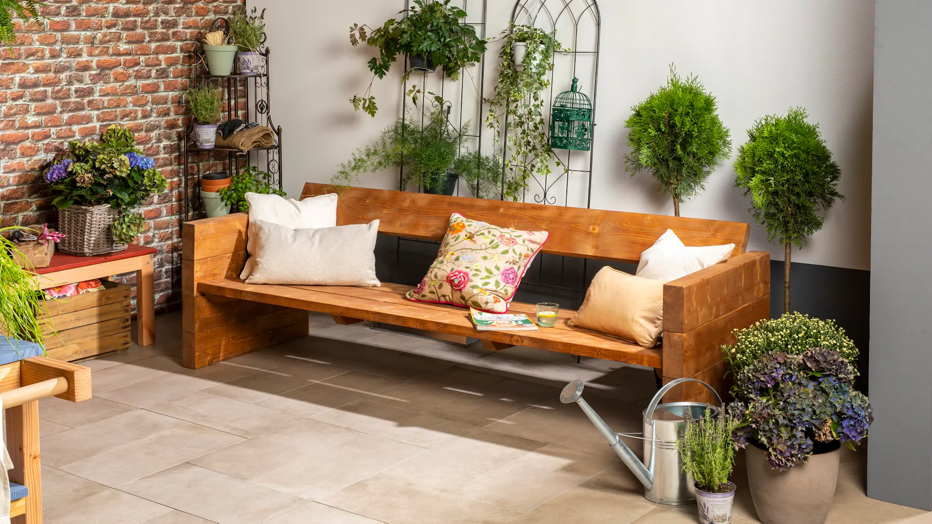 Terrasse mit Sitzbank