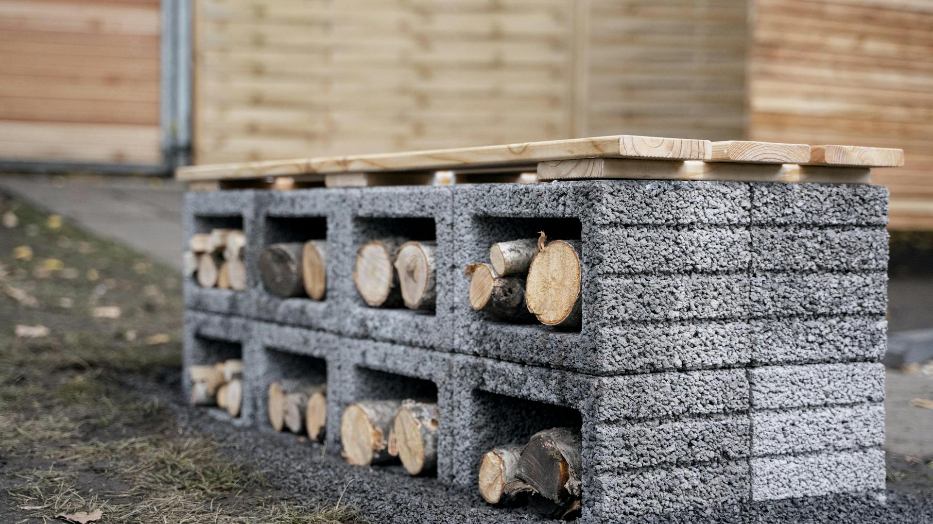 Sitzmauer aus Pflanzsteinen