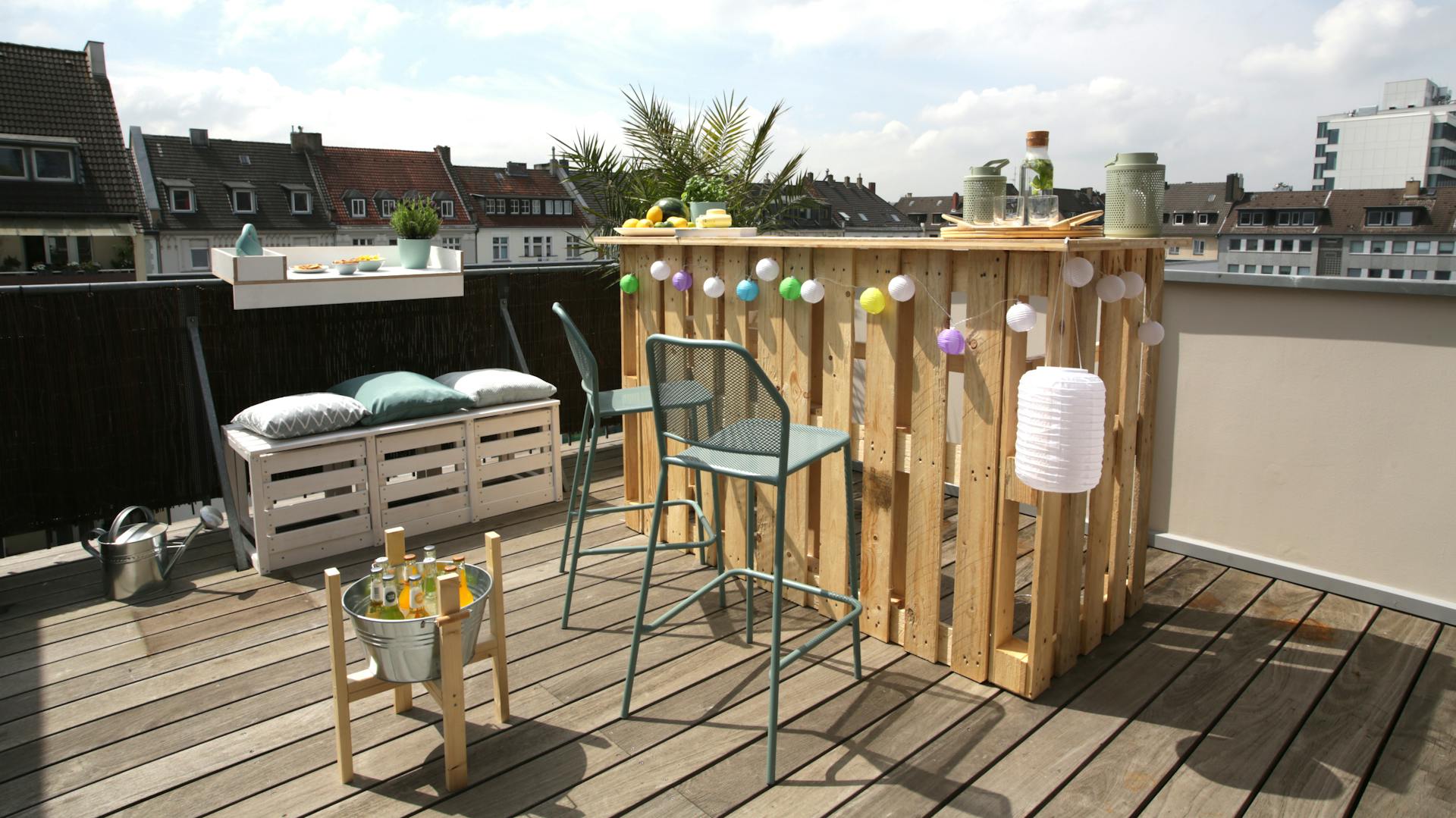 Bar auf einer Dachterrasse.