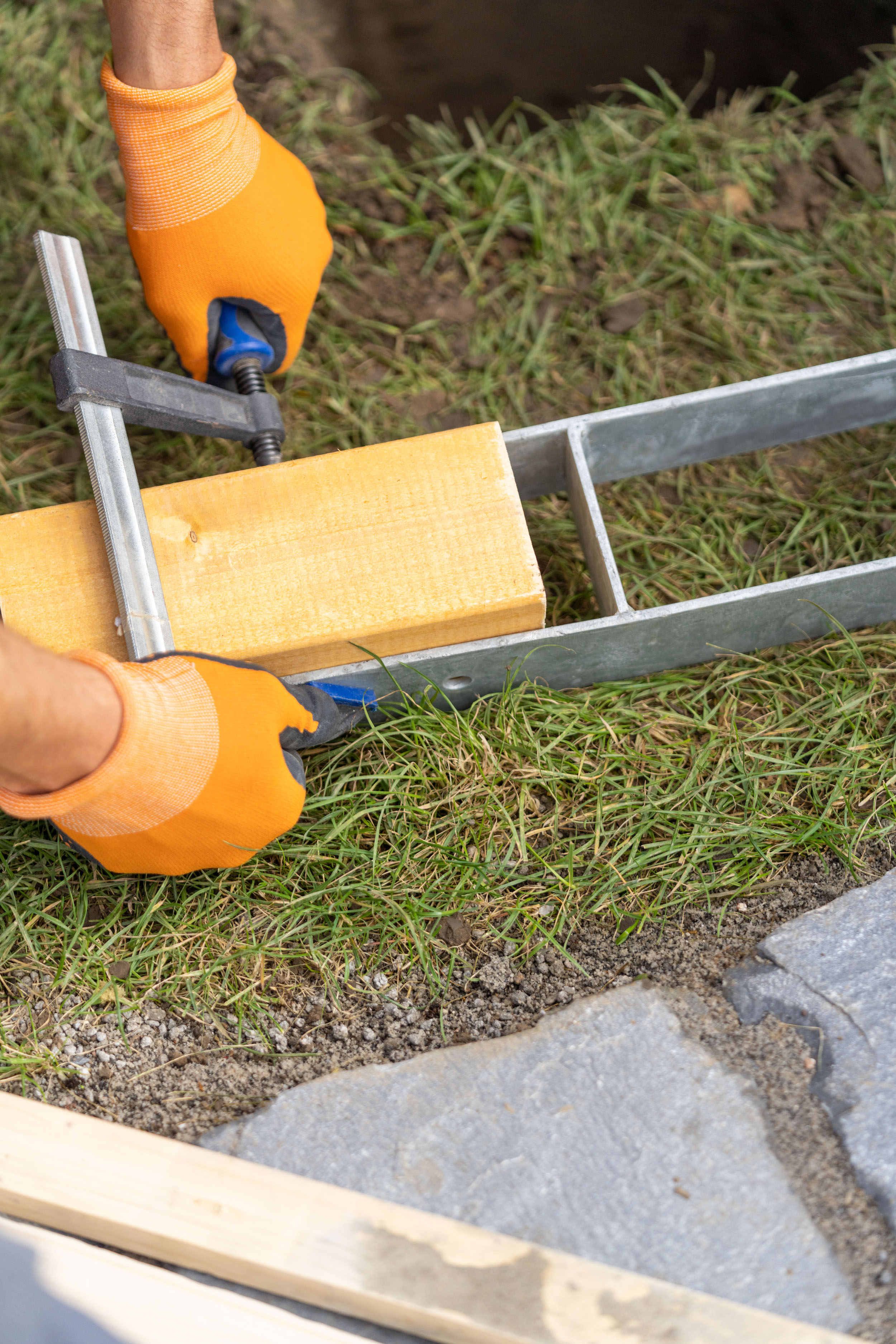 Fagerenda rögzítése a H alakú oszloptartóban