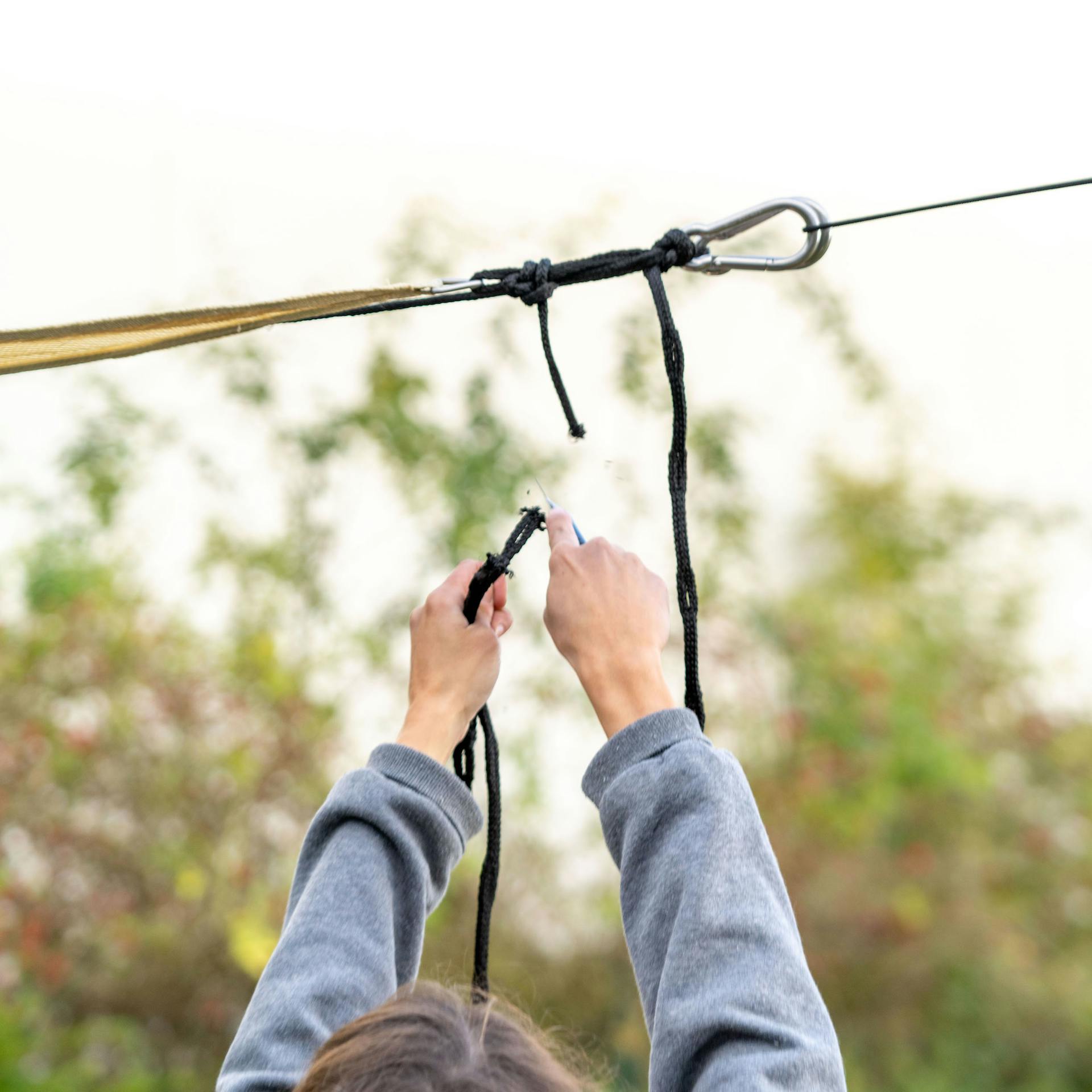 Die Enden eines Seils werden versiegelt