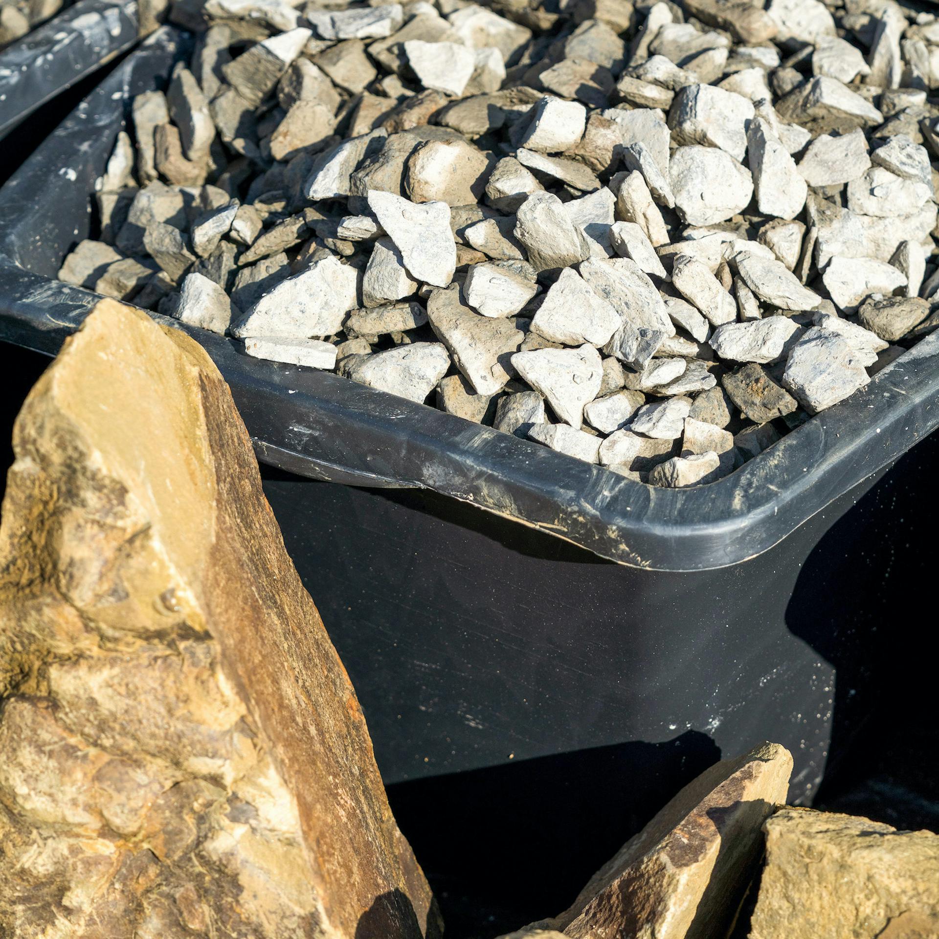 Lámané kamene a ozdobná drvina