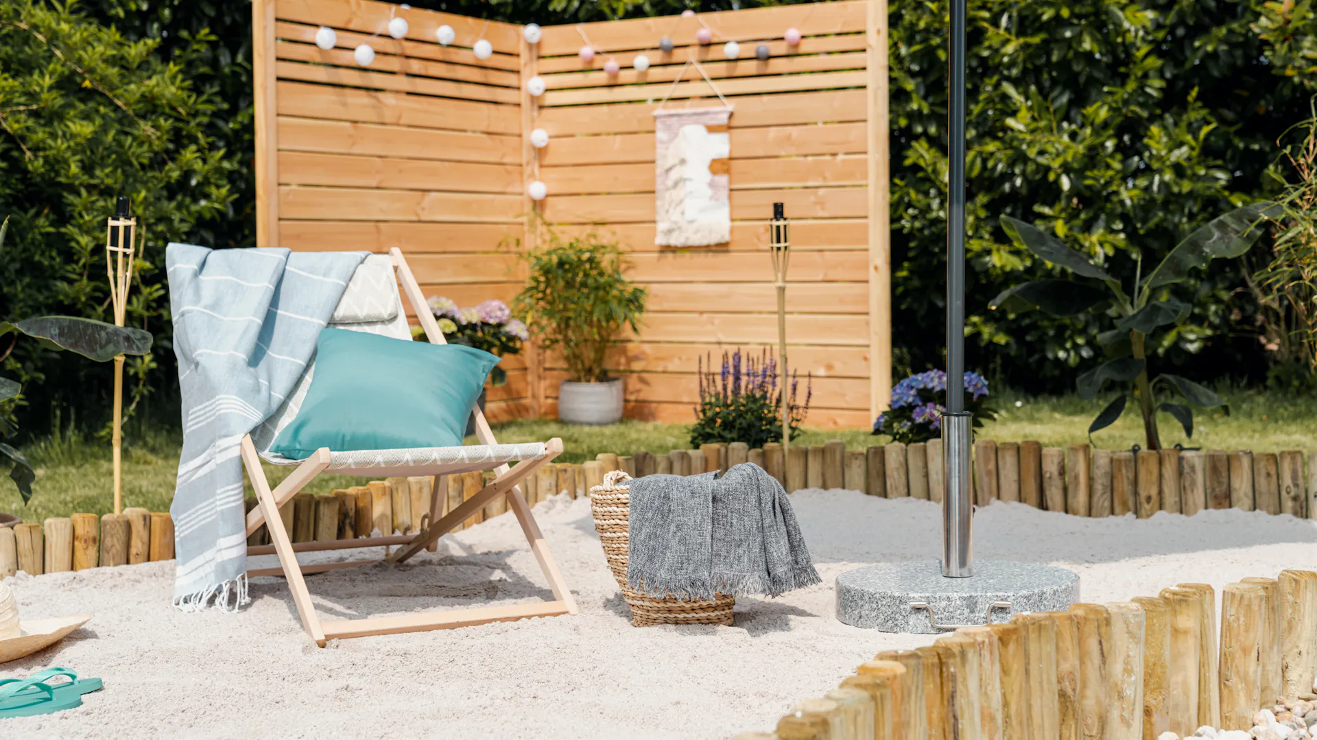 Sonnenliege im Strandkasten