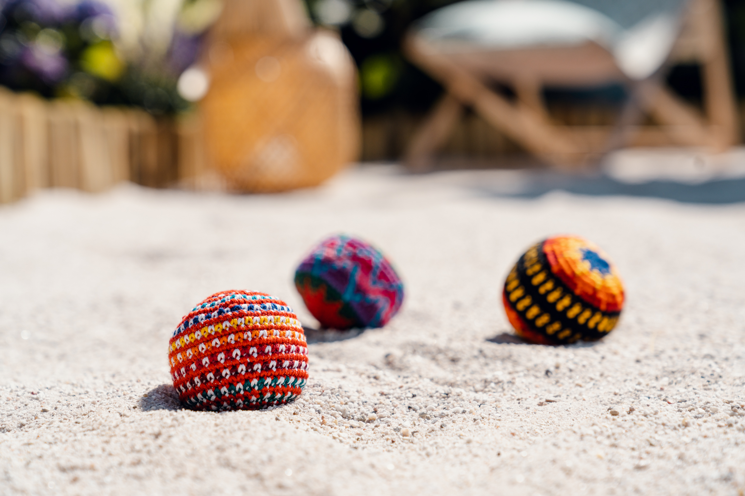 Palle da Hacky Sack sulla sabbia.