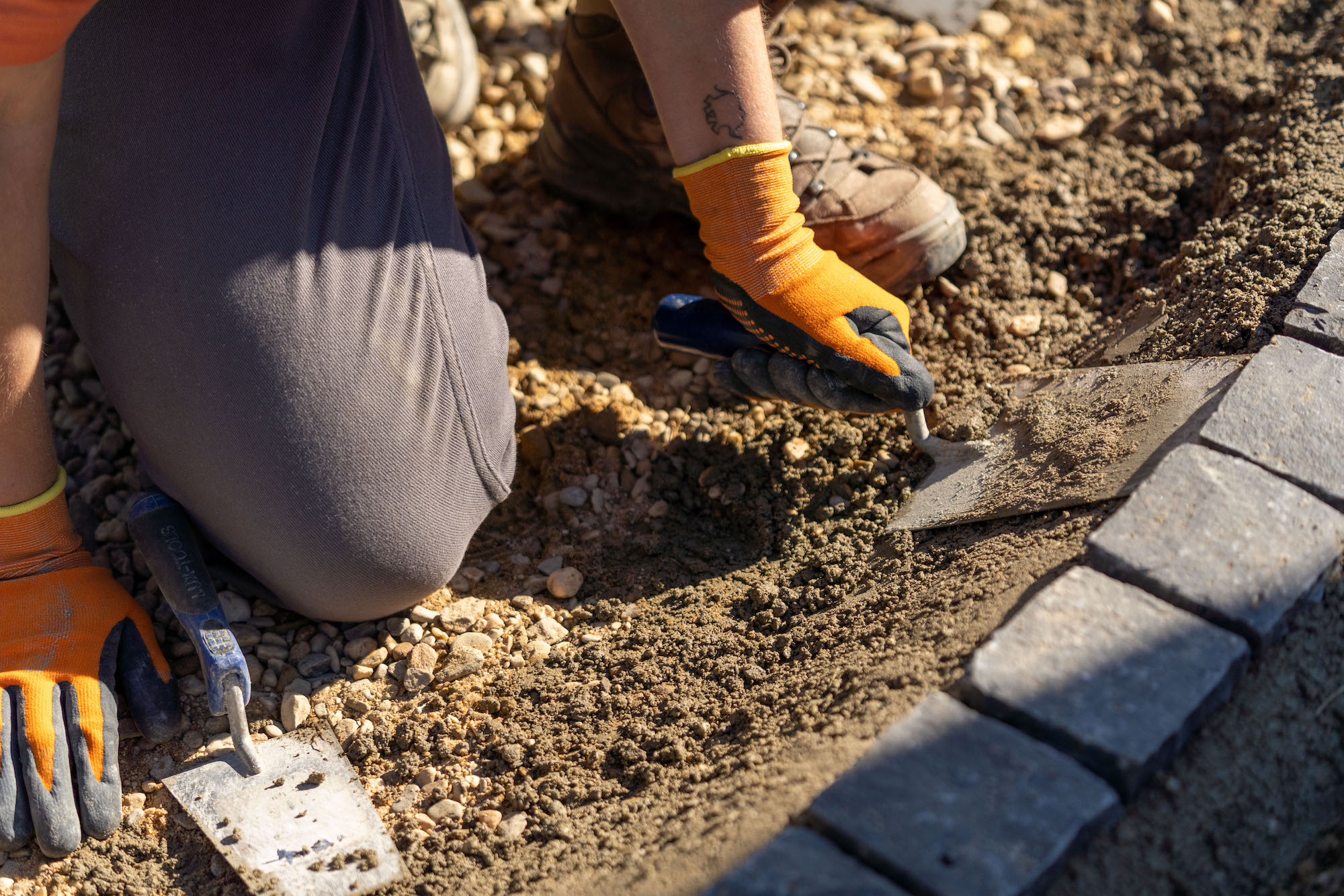 Gartenweg mit Rindenmulch anlegen Schritt für Schritt OBI