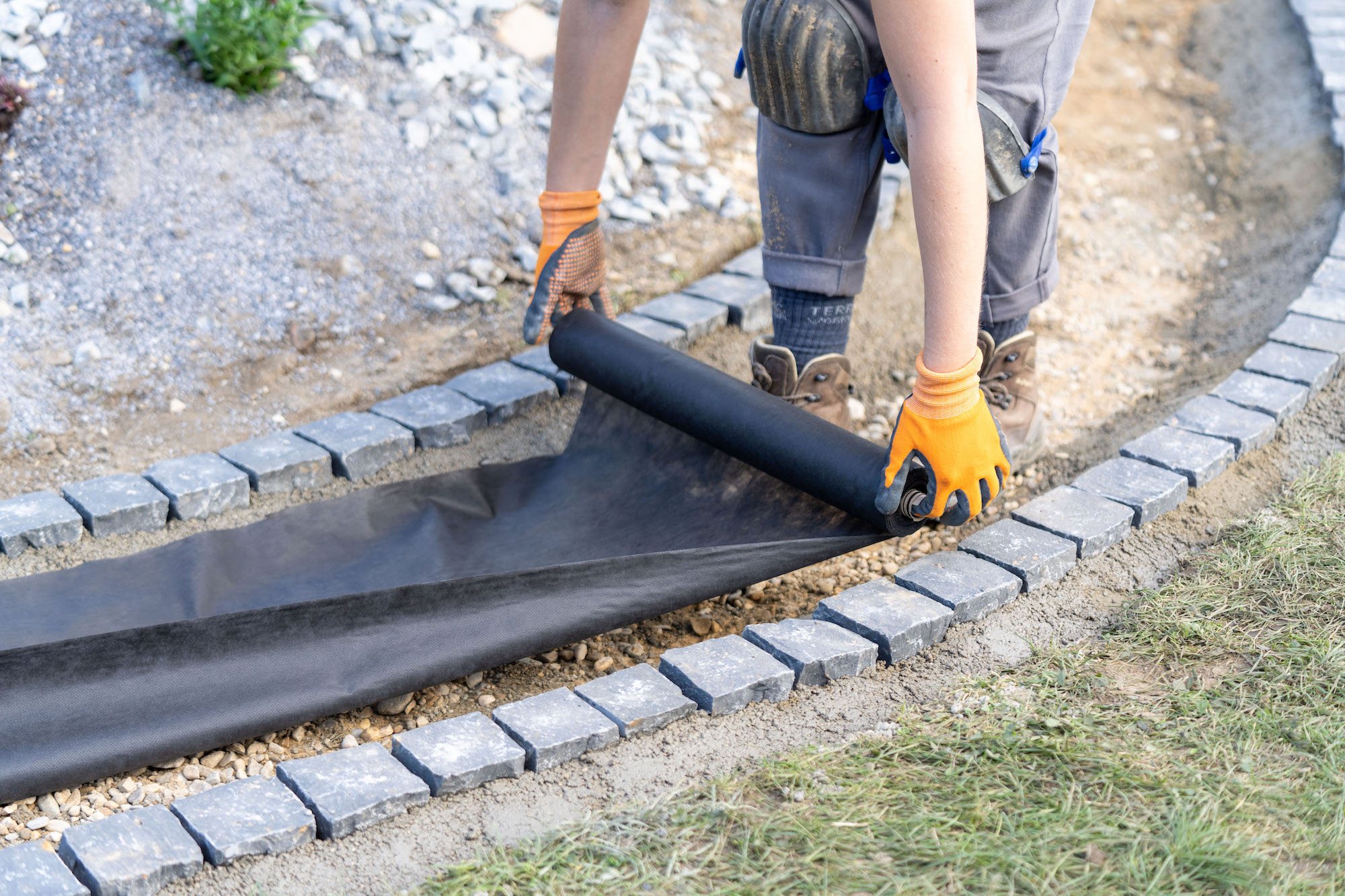 Gartenweg mit Rindenmulch anlegen Schritt für Schritt OBI