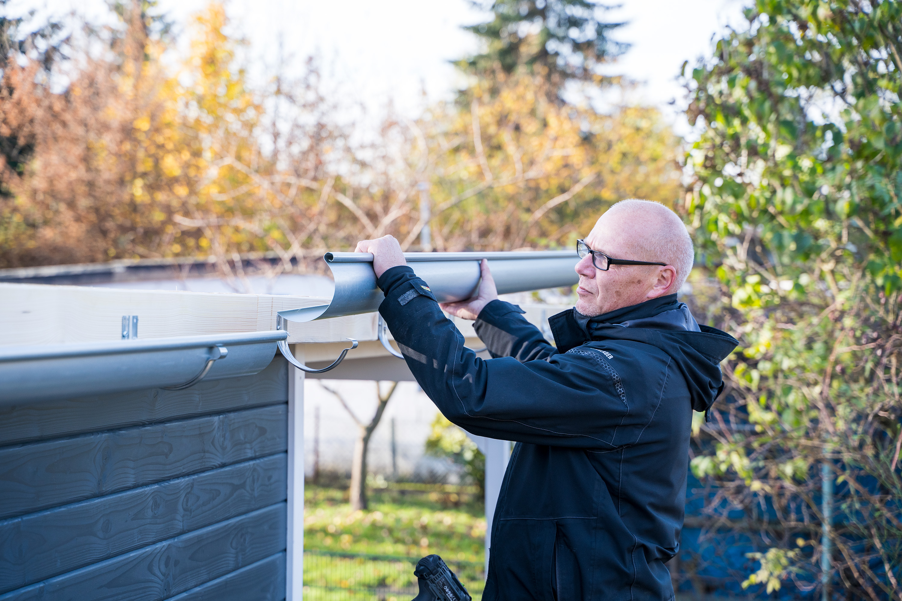 Gartenhaus aufbauen Anleitung mit Video OBI