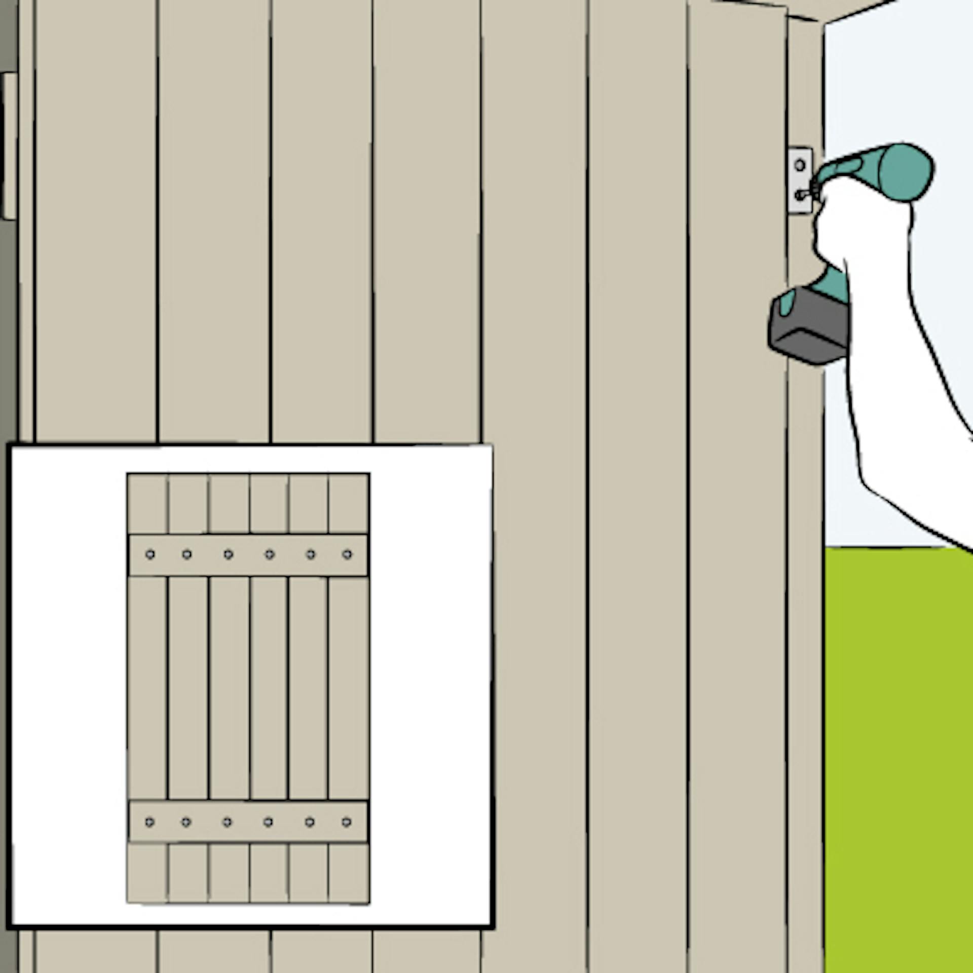 Person montiert Tür mit Akkuschrauber an Gerätehaus. In einer Detailansicht: Rückseite der Tür