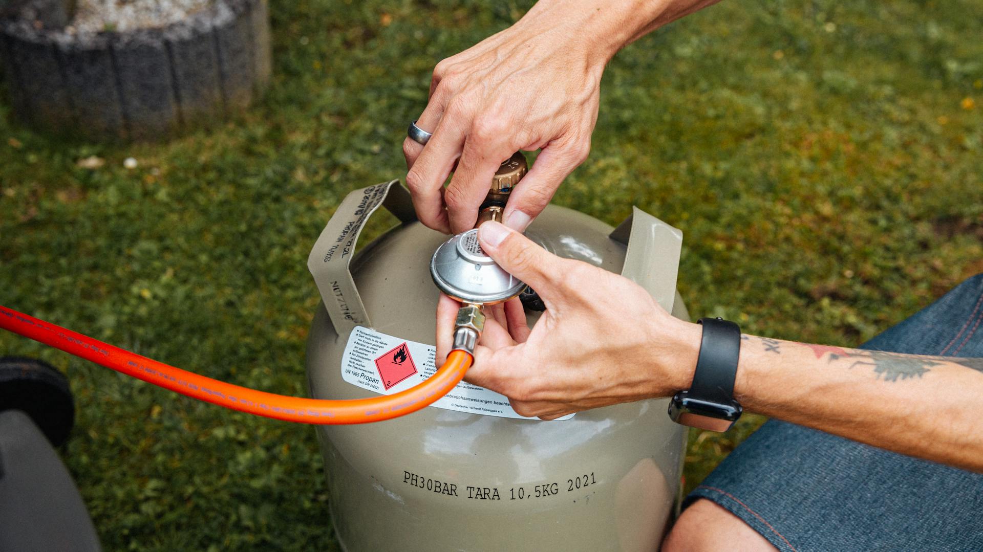 Gasflasche richtig anschließen – Anleitung mit Video | OBI