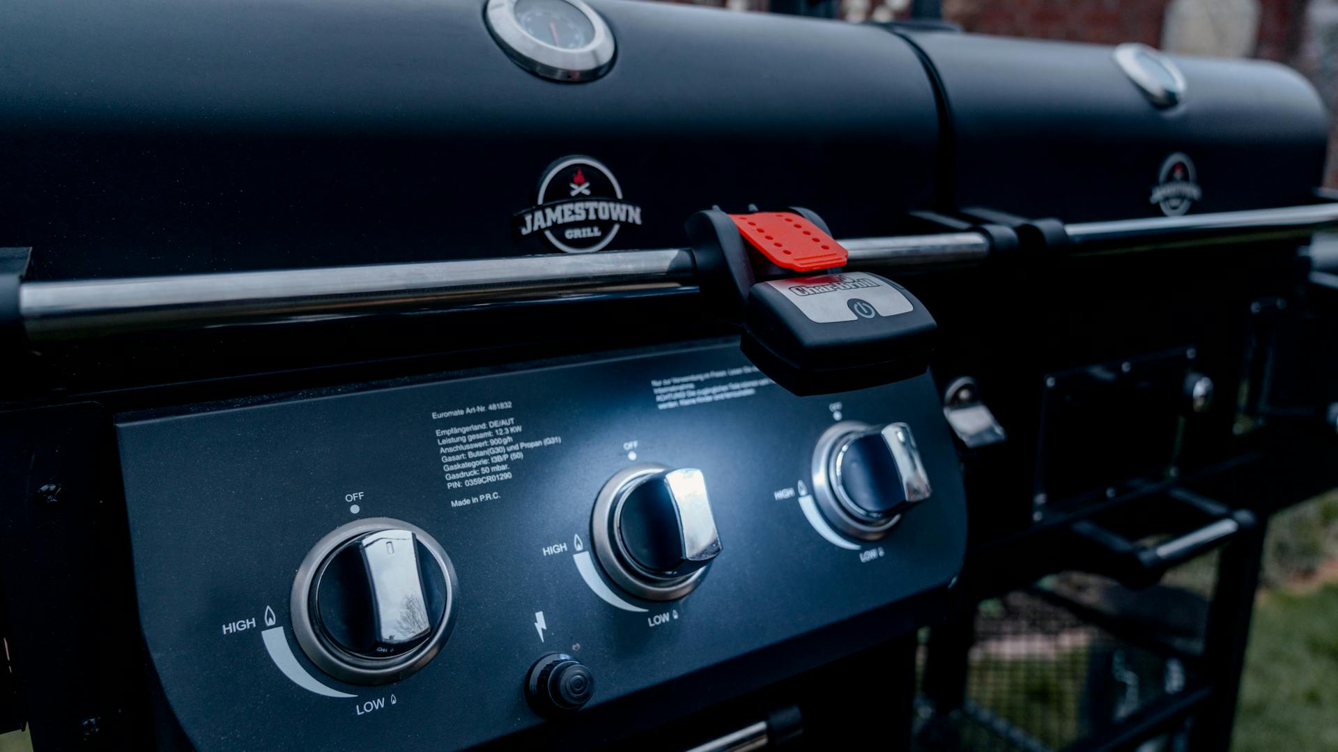 Felhajtott grill csiptetős lámpával