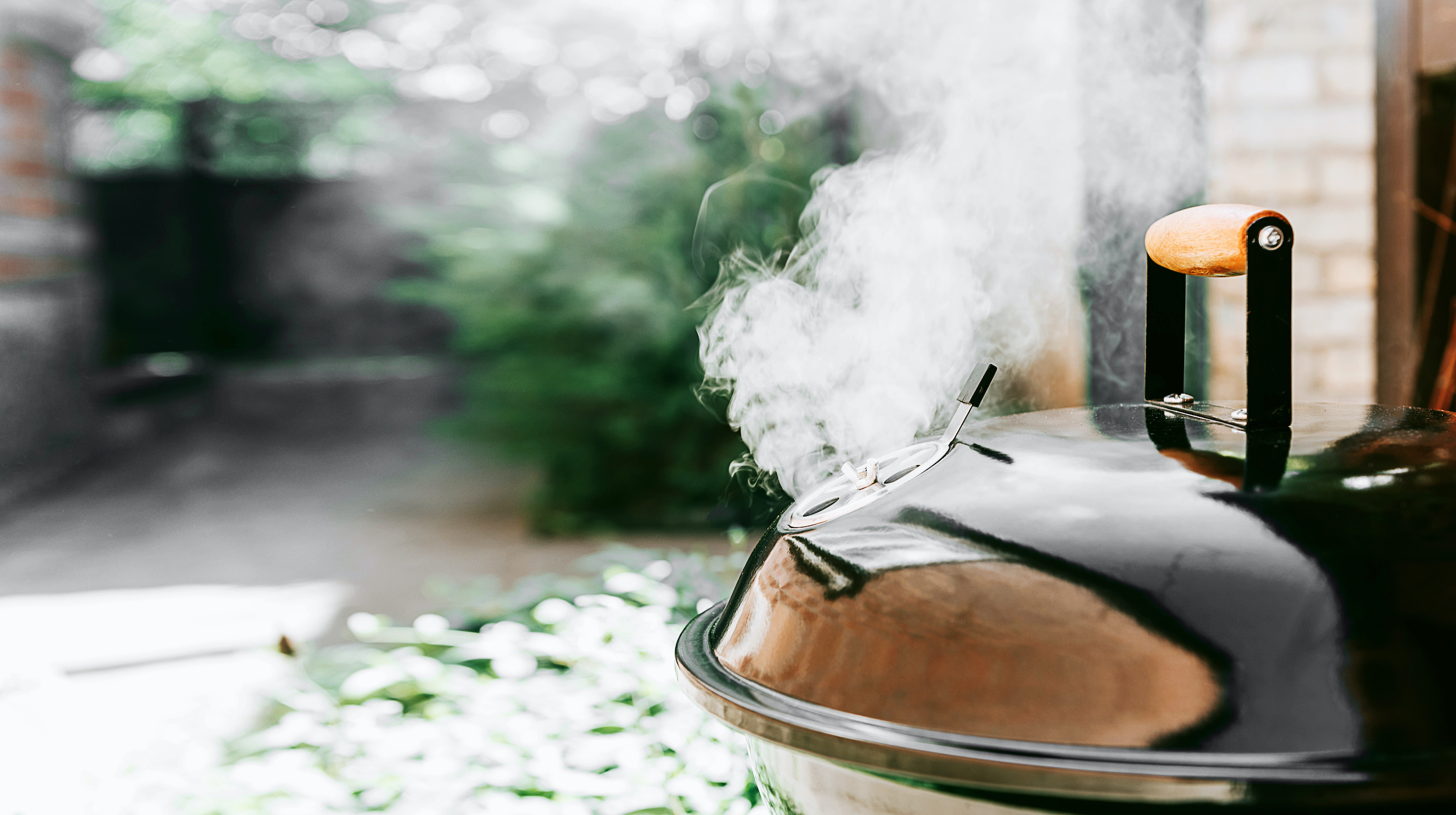 Füstölő gömbgrill