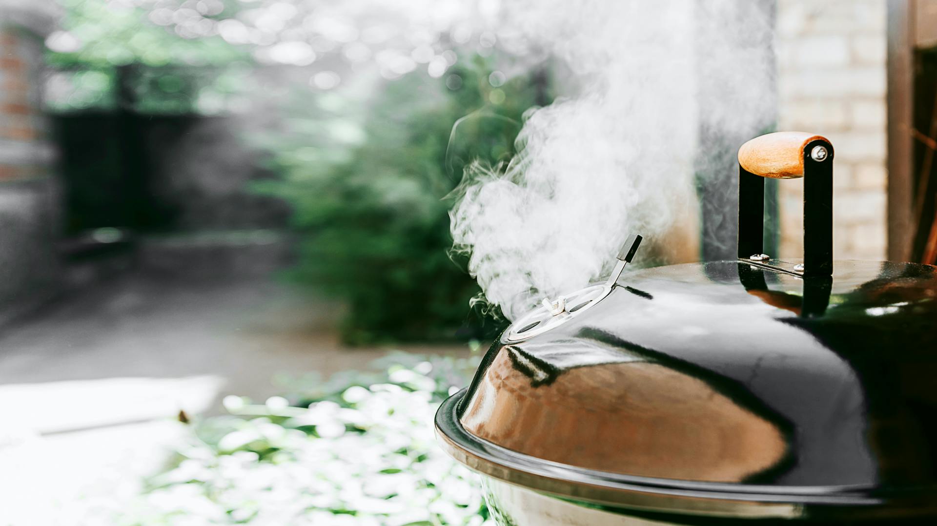 Füstölő gömbgrill