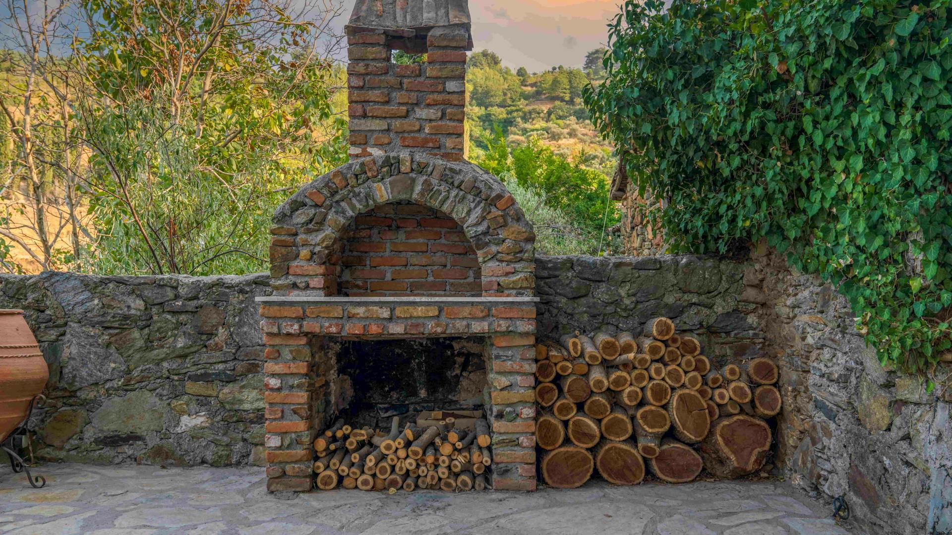 Grill in muratura in giardino