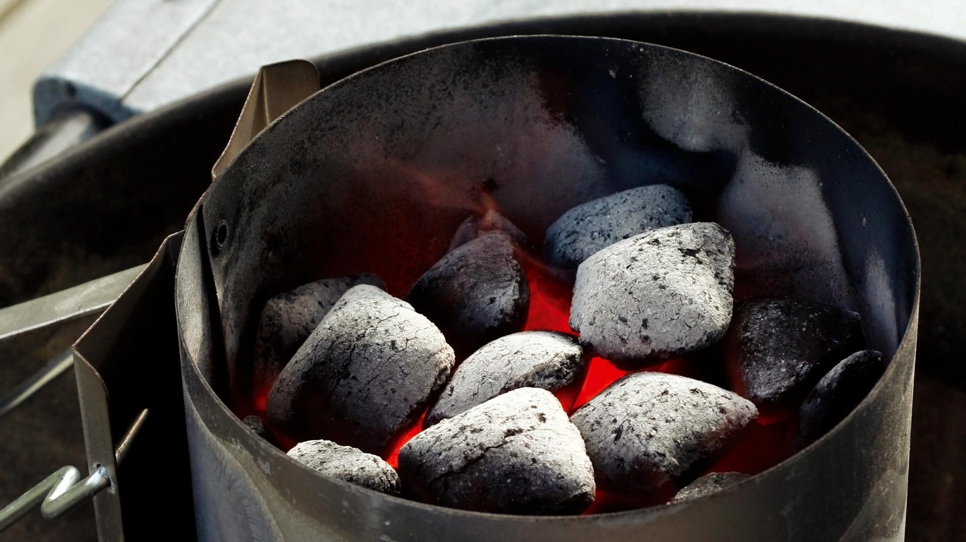 La ciminiera di accensione si trova sul grill.