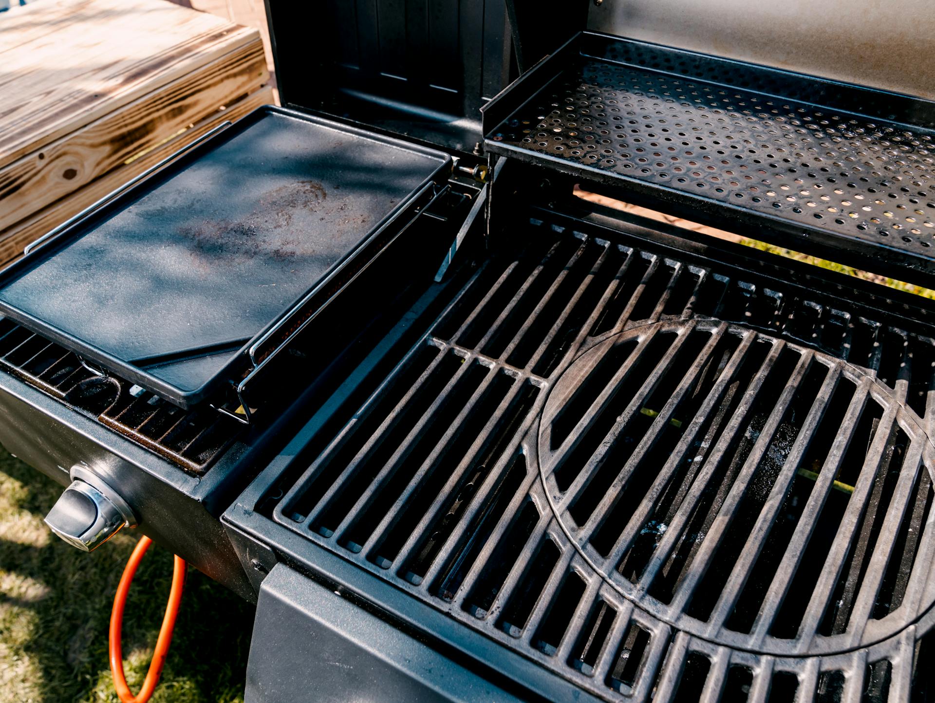 Frisch eingebrannter Gasgrill