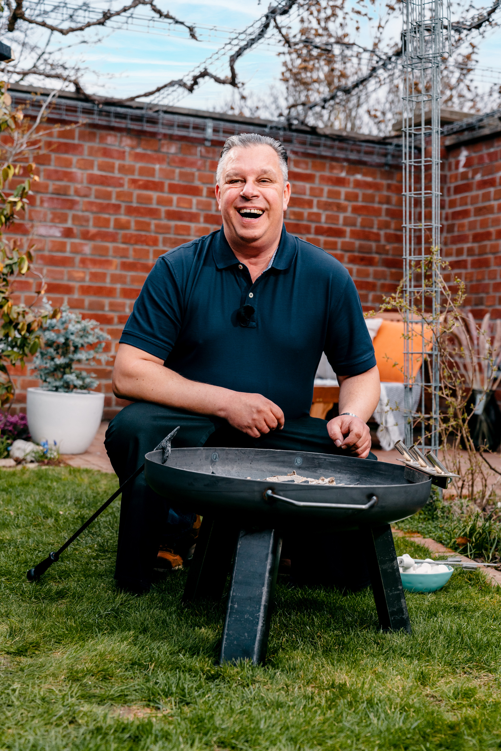 Grillkönig Michael Hoffmann vor Grillschale