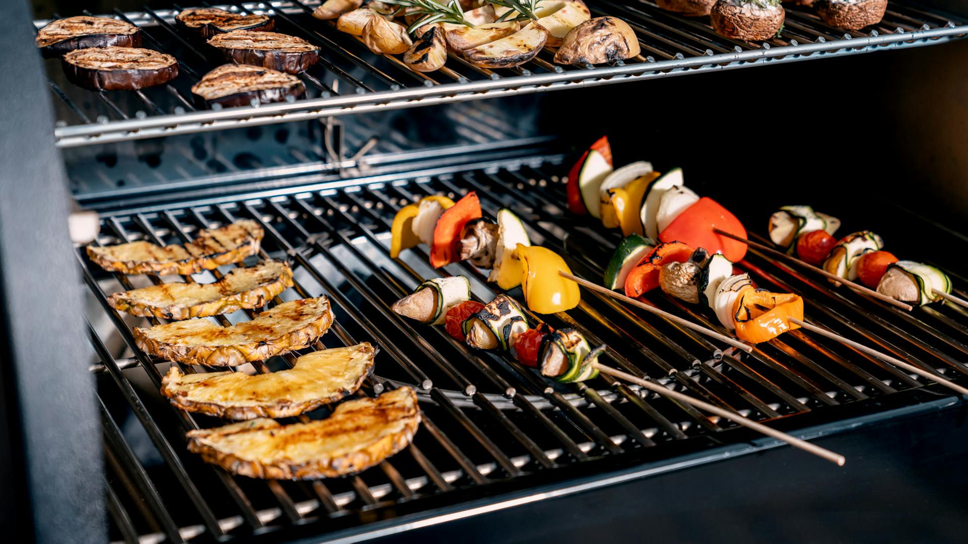 Obst und Gemüse auf Grill