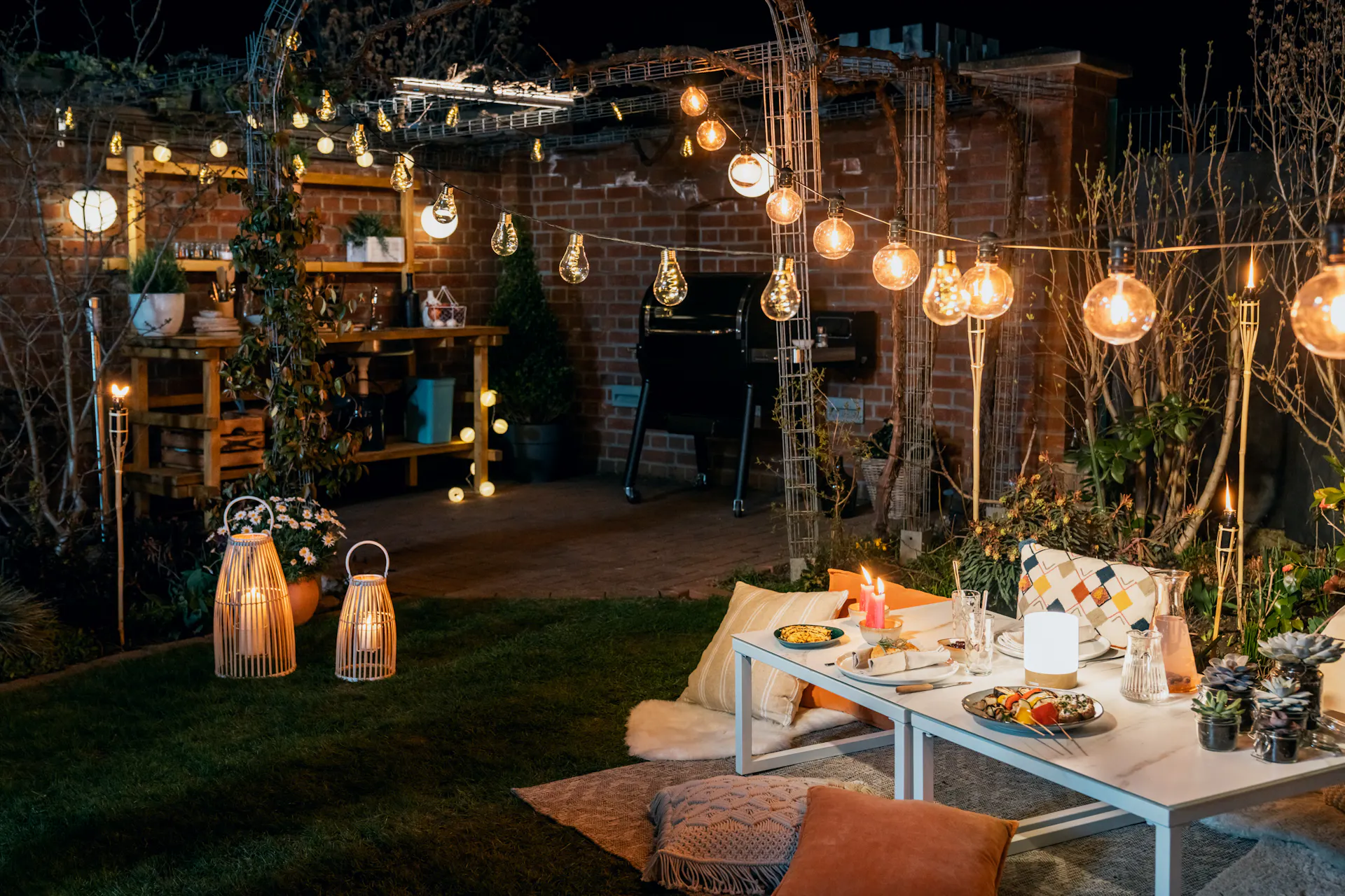 Gemütliche Atmosphäre während des Grillens