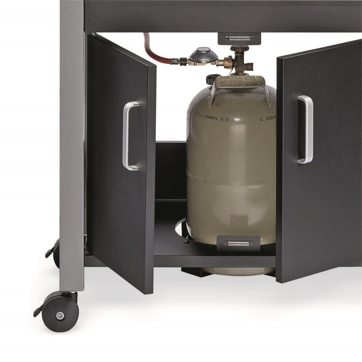 Gázpalack a grill alatt.