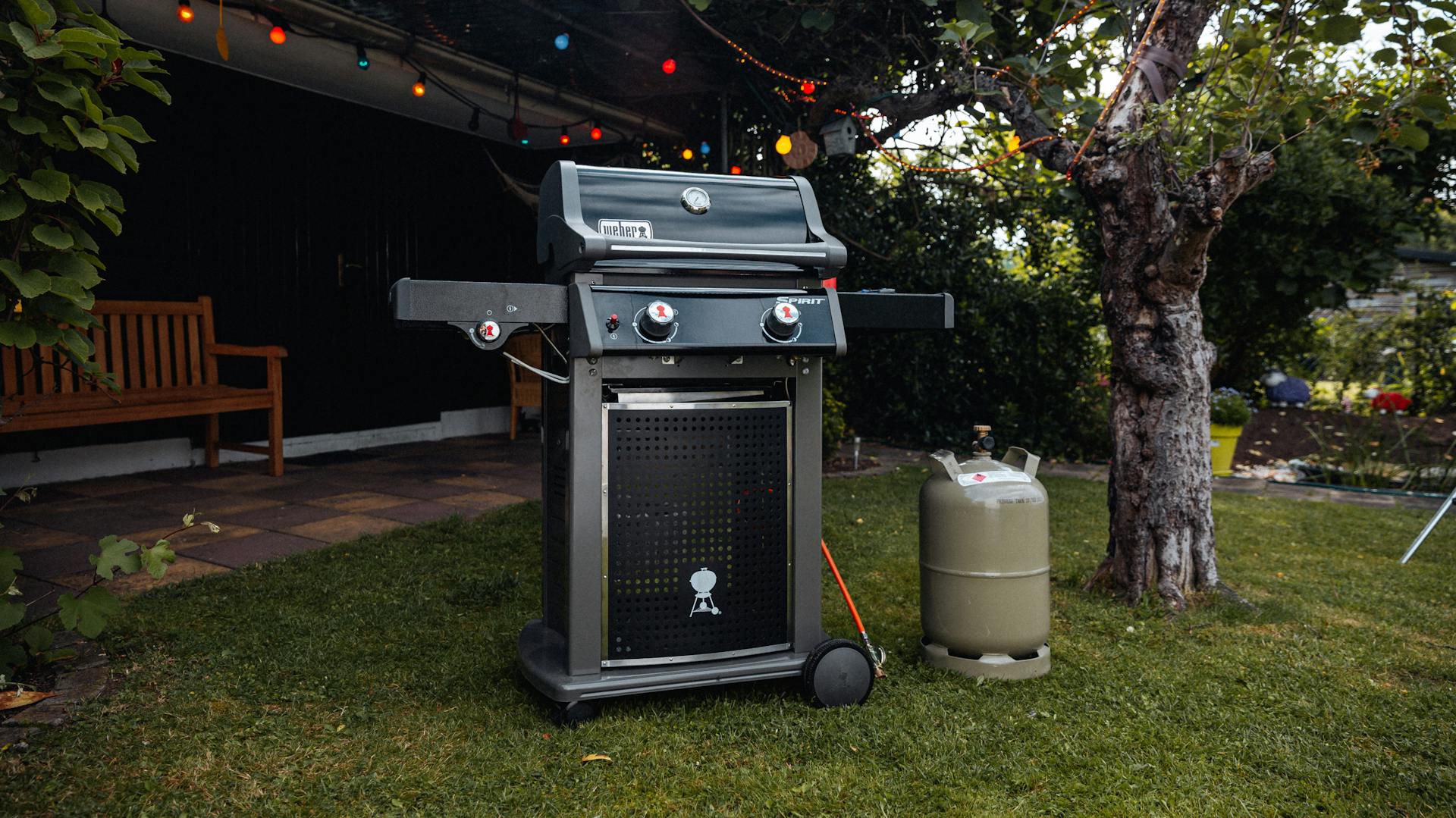 Gázgrill a kertben