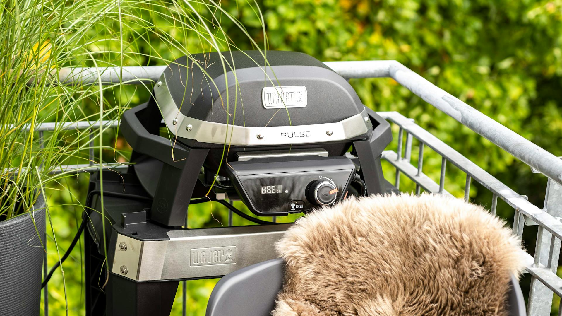 Elektromos grill az erkélyen