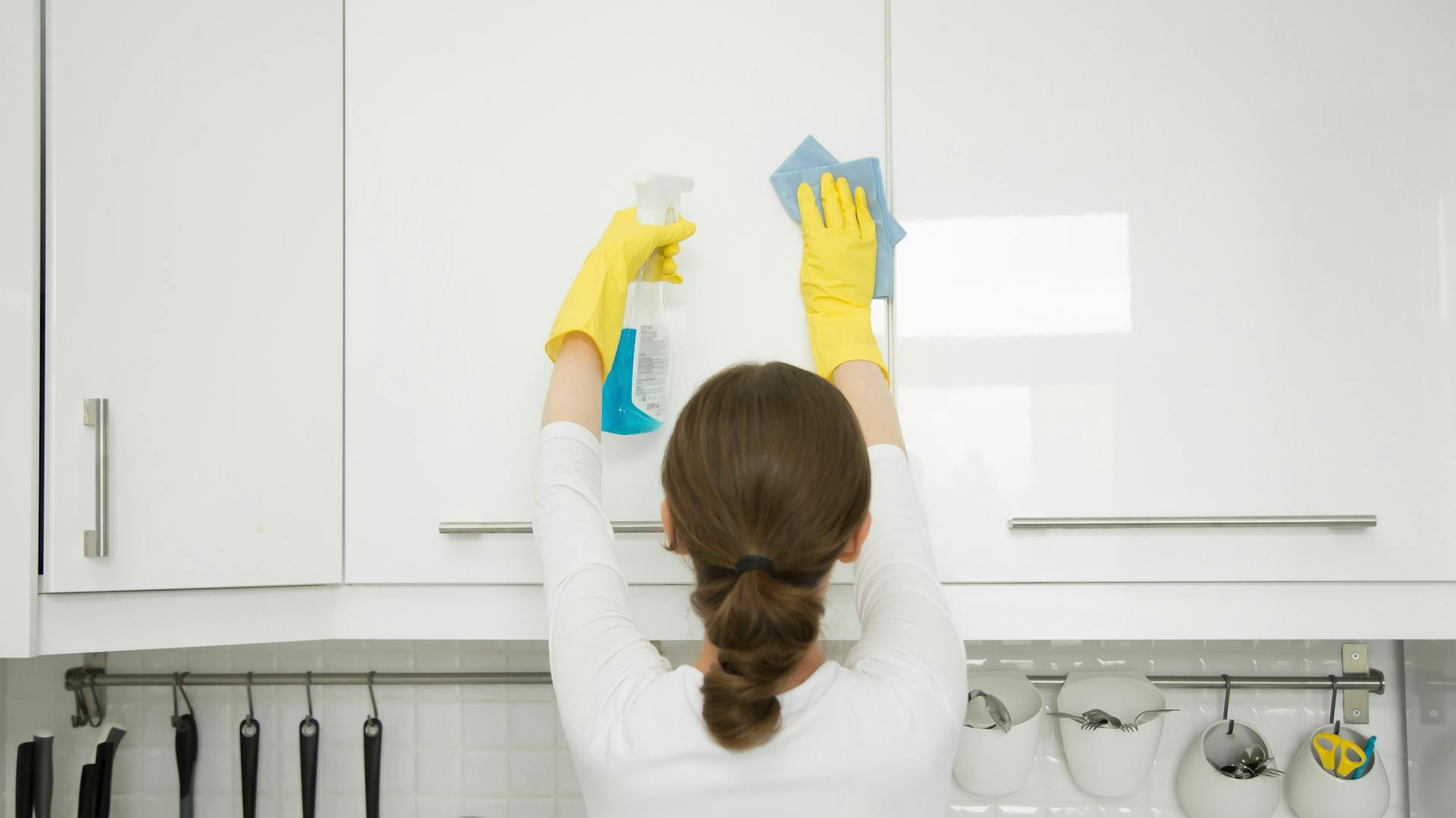 Hochglanzküche pflegen