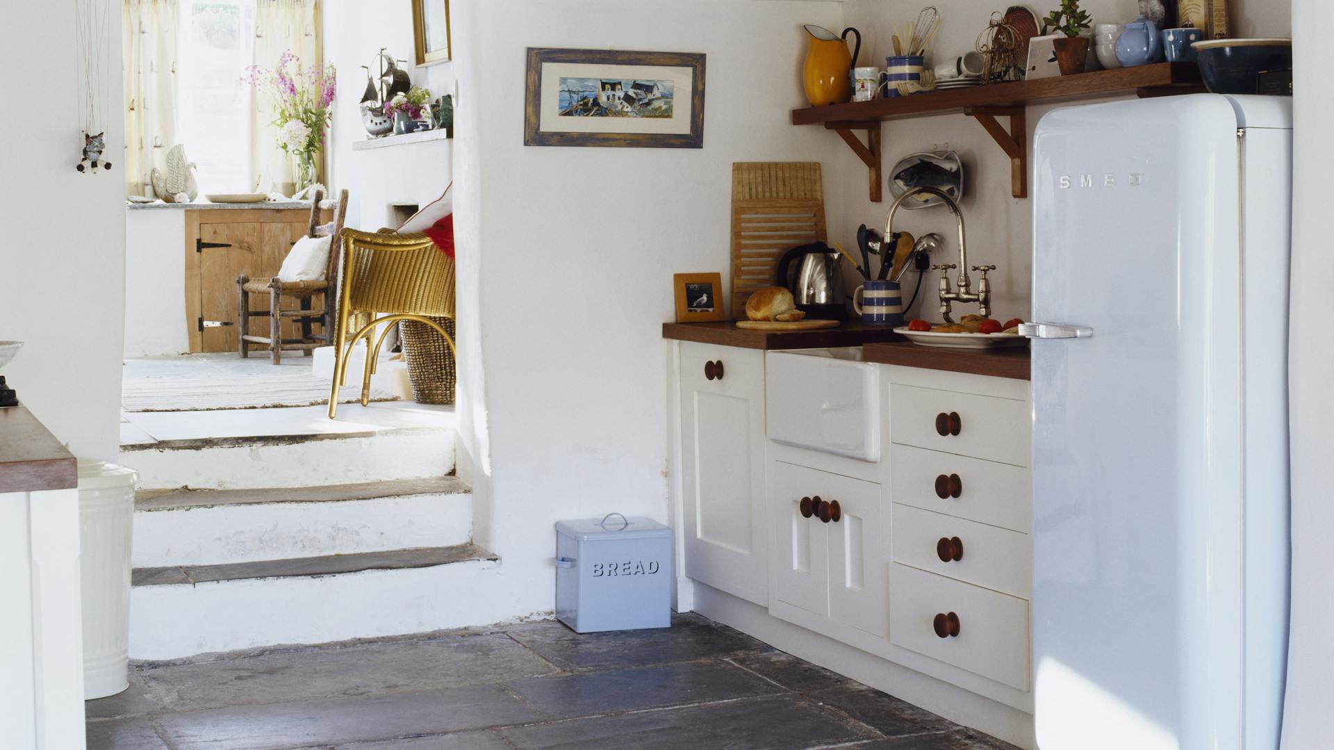 Zweizeilige Landhausküche