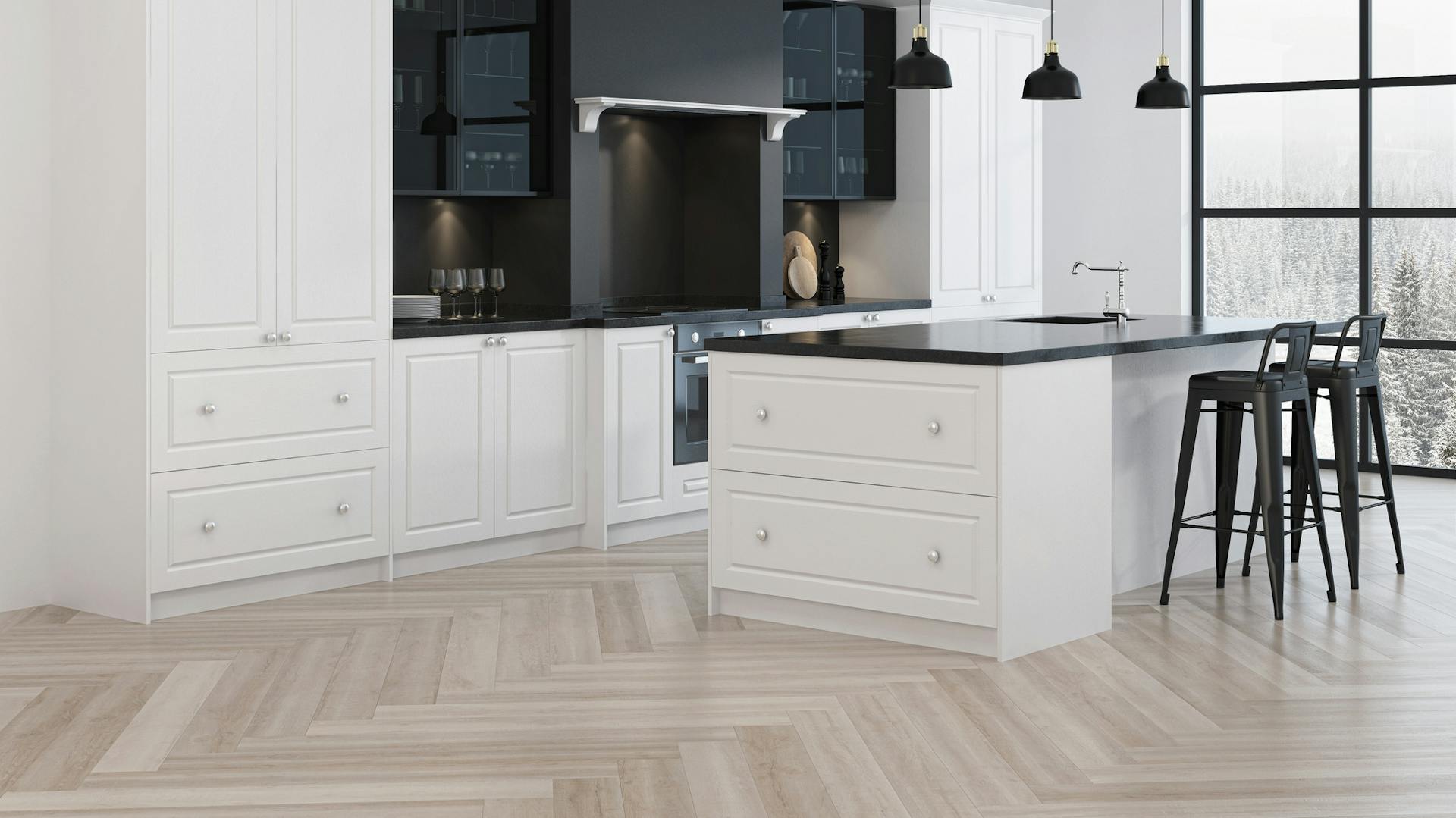 Biela kuchyňa s čiernym pracovným povrchom a ľahkou laminátovou podlahou v dizajne rybej kosti
