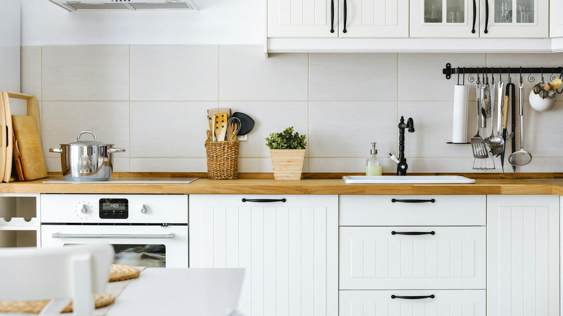 Moderne Landhausküche im klaren Design