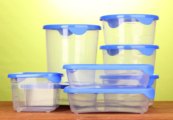 Kunststoffdosen in verschiedenen Größen zur hygienischen Aufbewahrung von Lebensmitteln im Kühlschrank