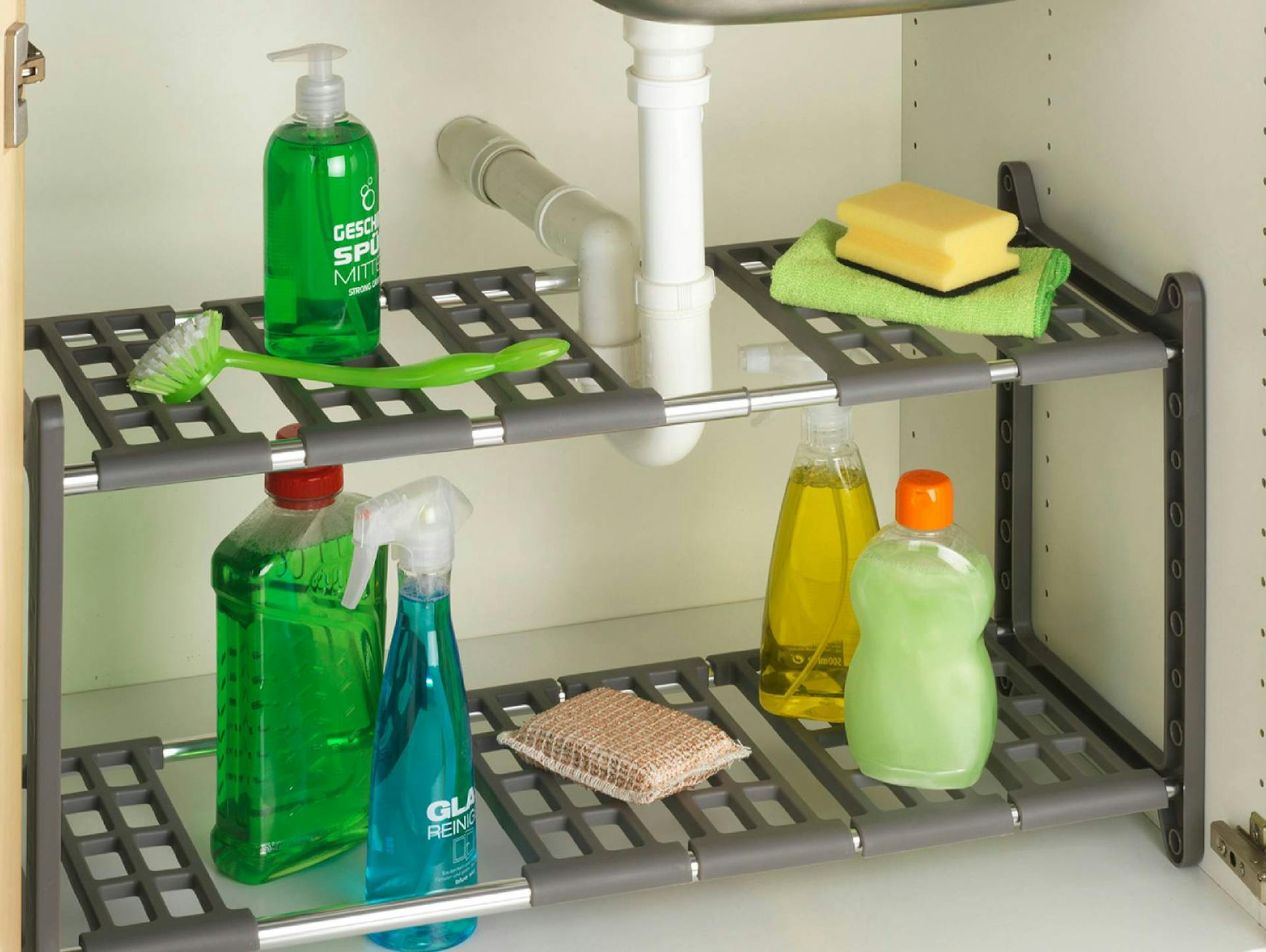 Unterschrankregal mit Putzutensilien