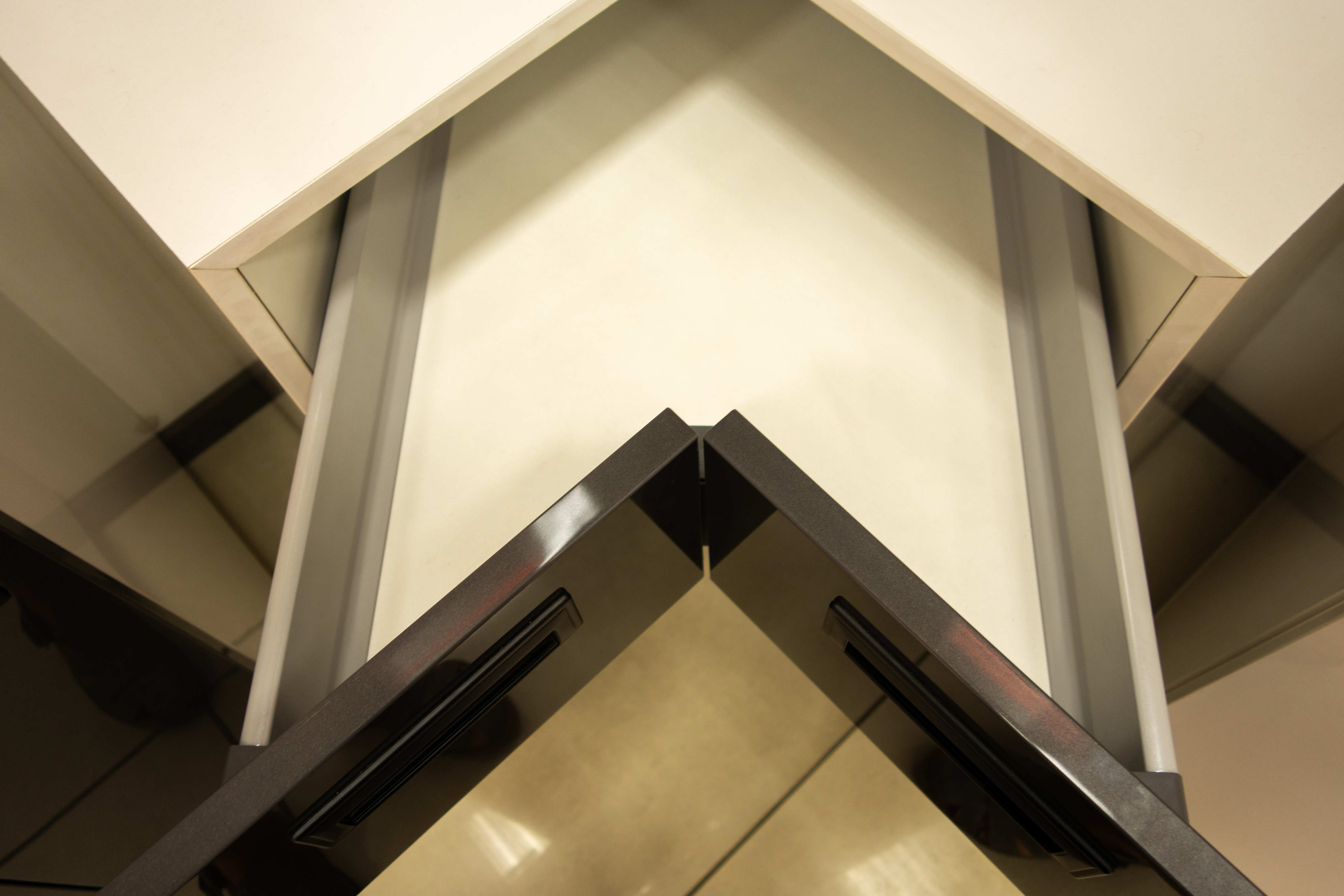 Küchenunterschrank mit Eckschublade