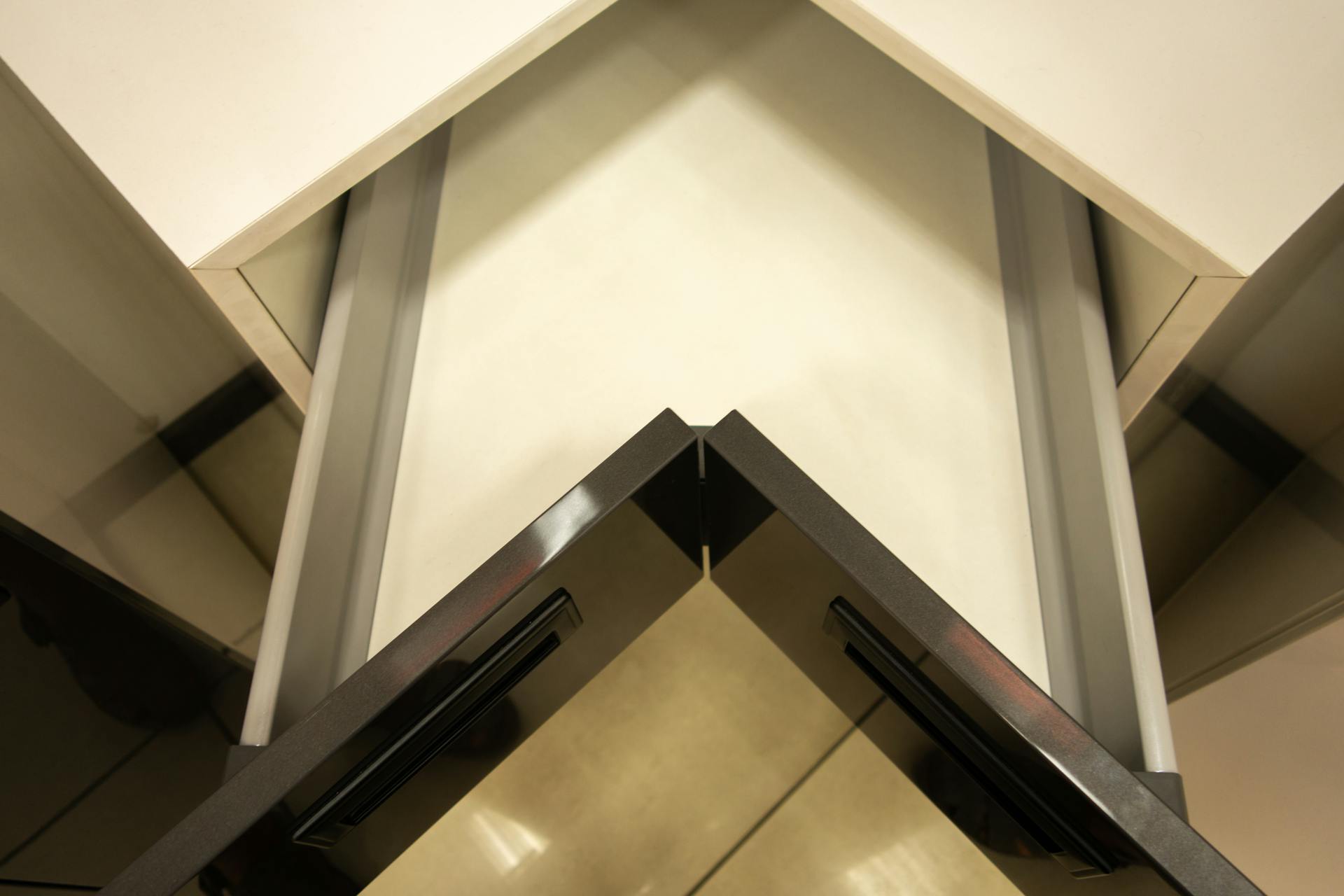 Küchenunterschrank mit Eckschublade