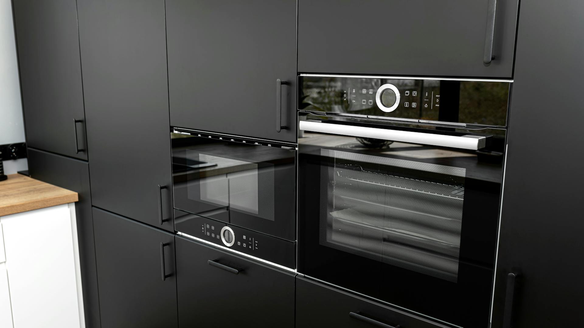 Eingebauter Ofen und Mikrowelle