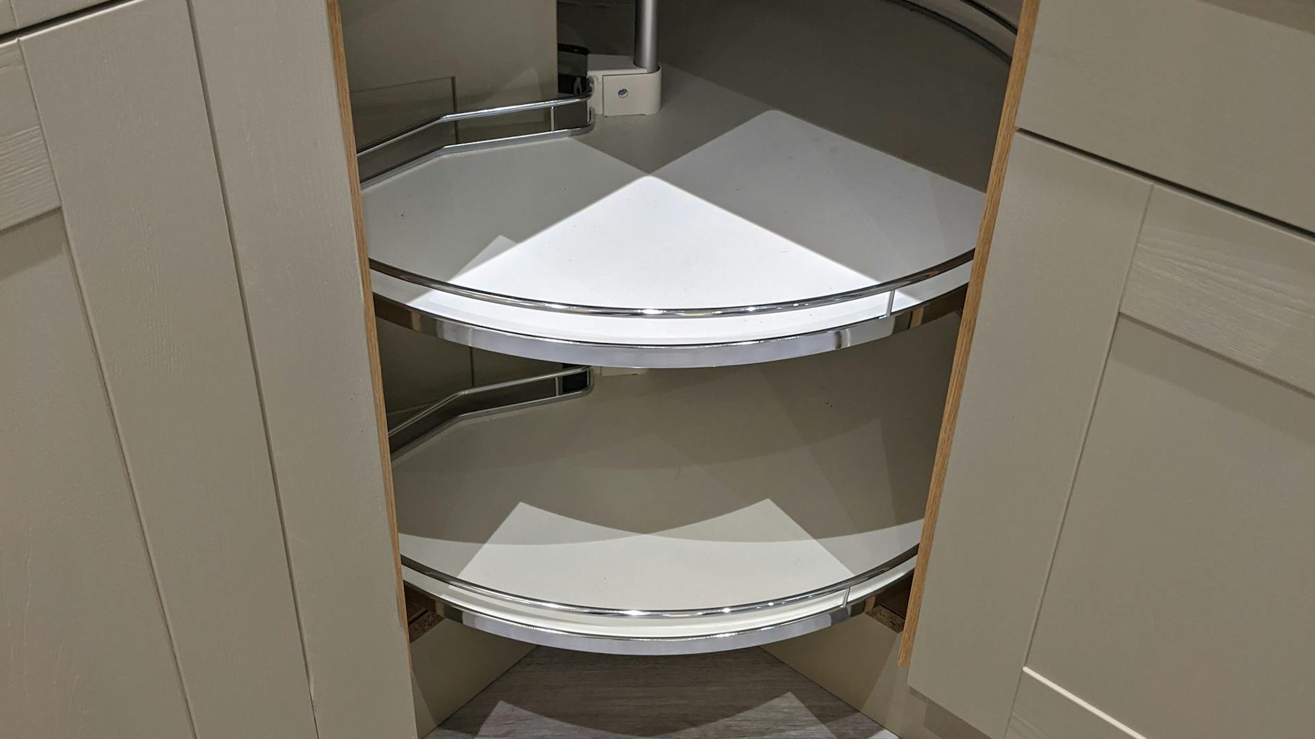 Offenes Eckkarussel in der Küche