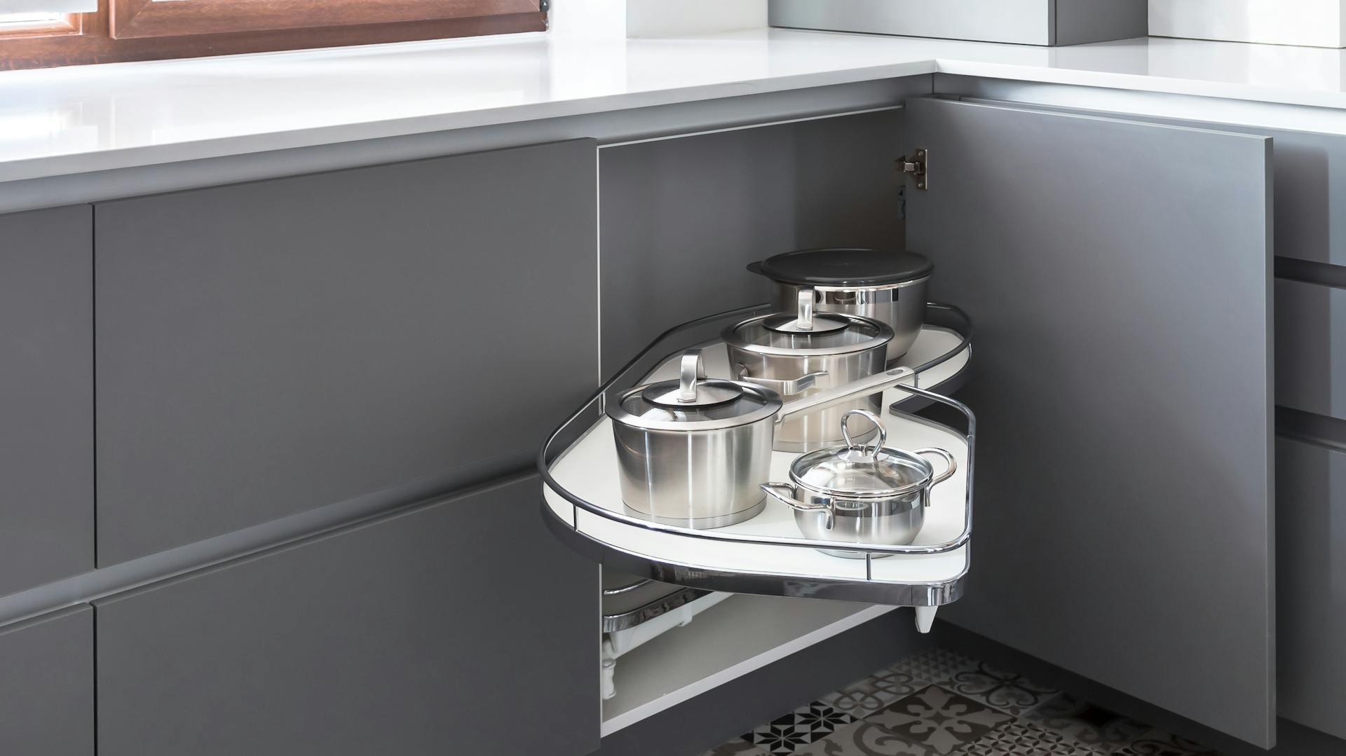 Unterschrank mit Karrussell