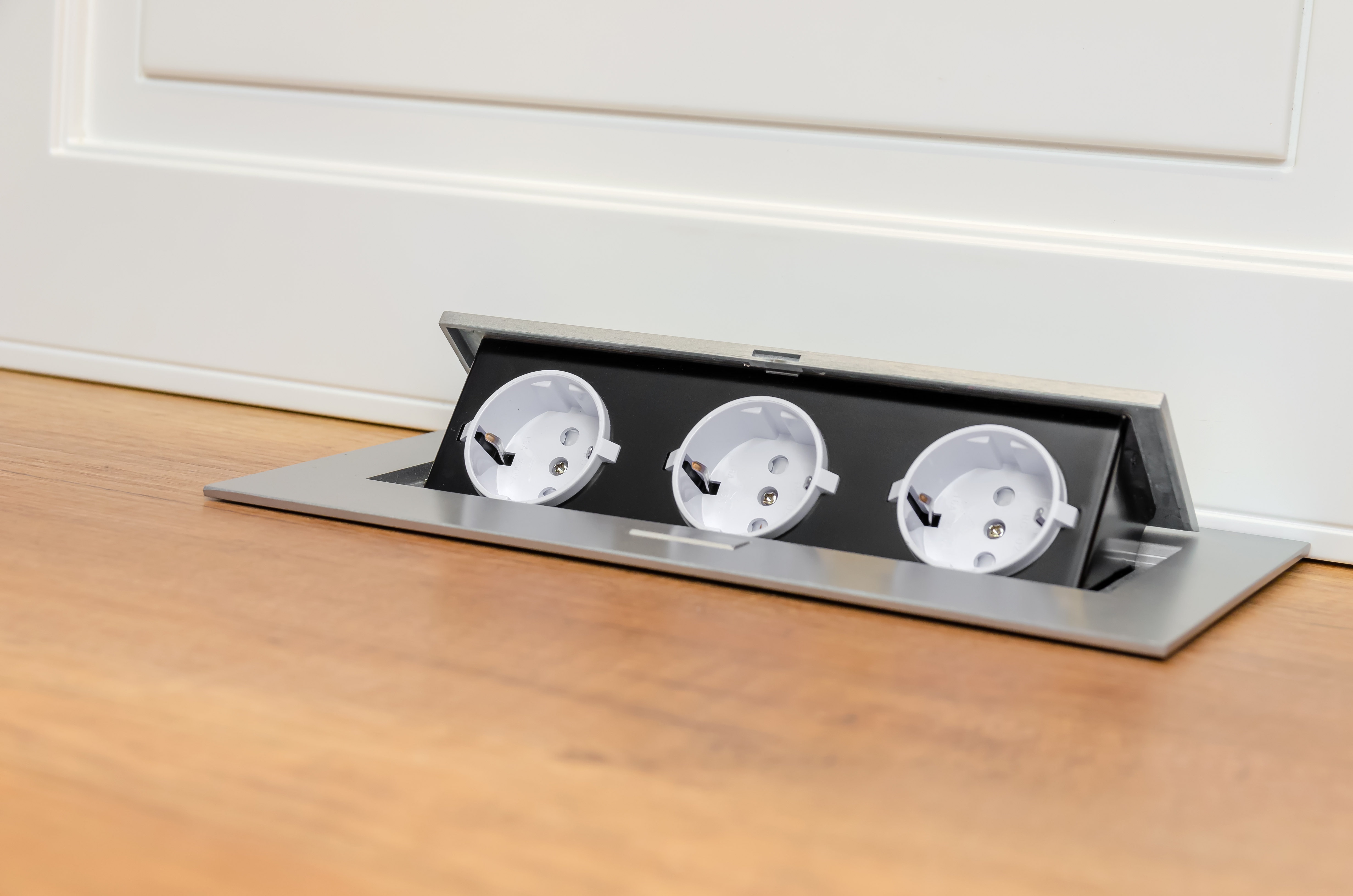 Versteckte Steckdose auf Küchenarbeitsplatte