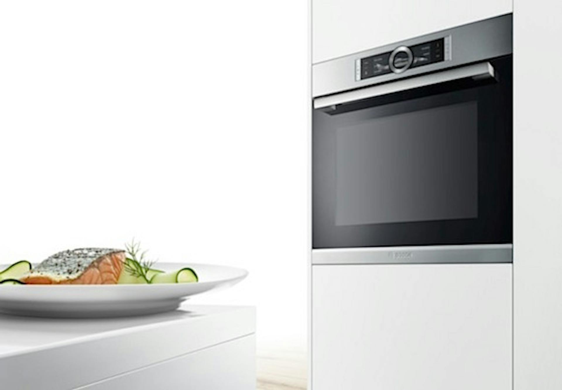 Cucina bianca con forno