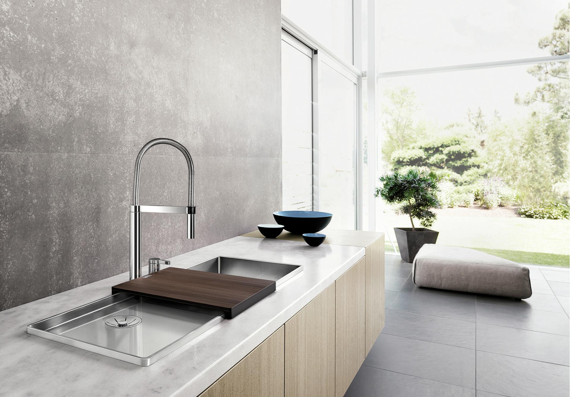 Elemento componibile con parete posteriore in cemento