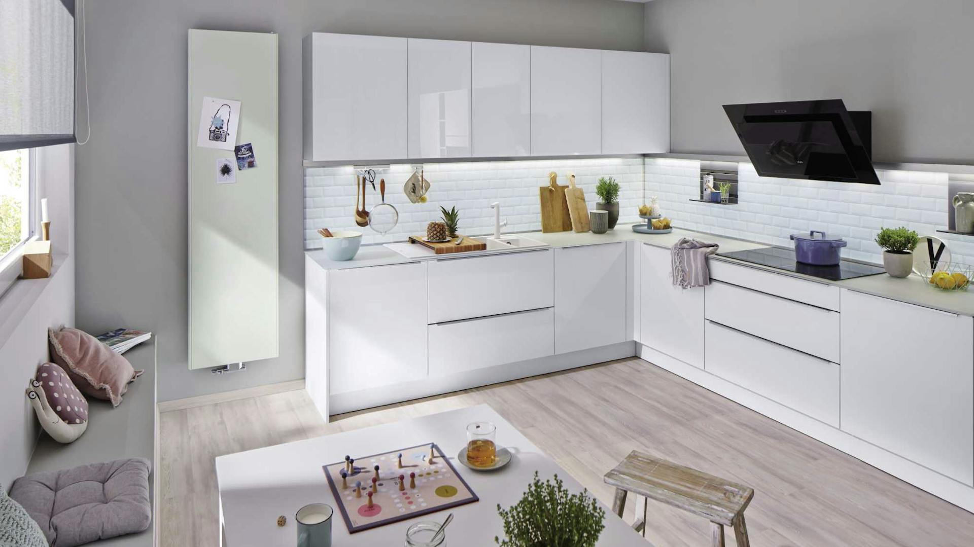 Helle Küche in L-Form