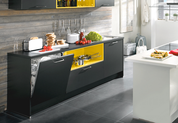 In Küchenzeile integrierter Geschirrspüler