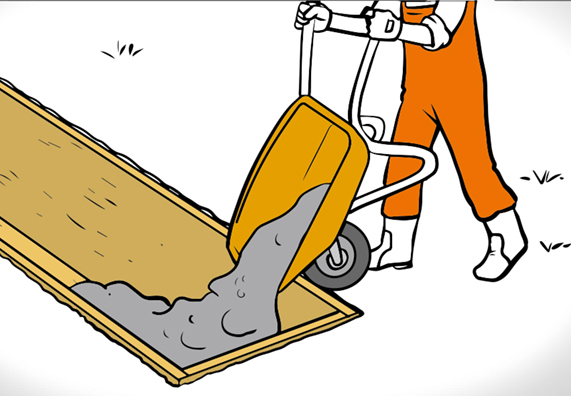 Heimwerker gießt mit einer Schubkarre Beton in Fundamentgrube.