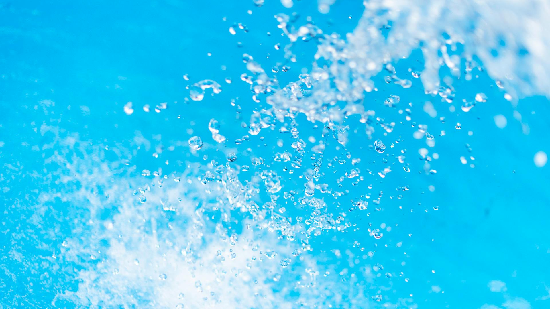 Acqua che scorre in piscina.
