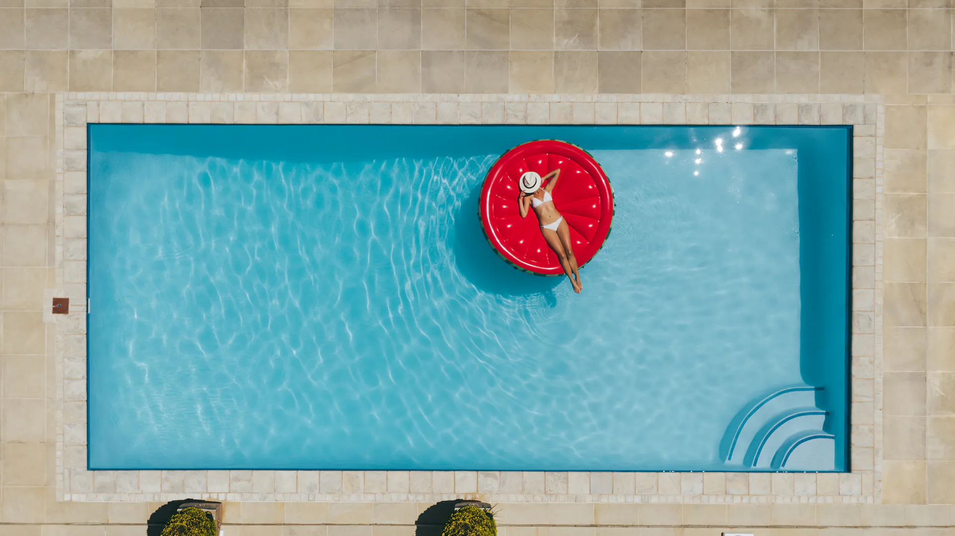 Polypropylen Pool im Garten