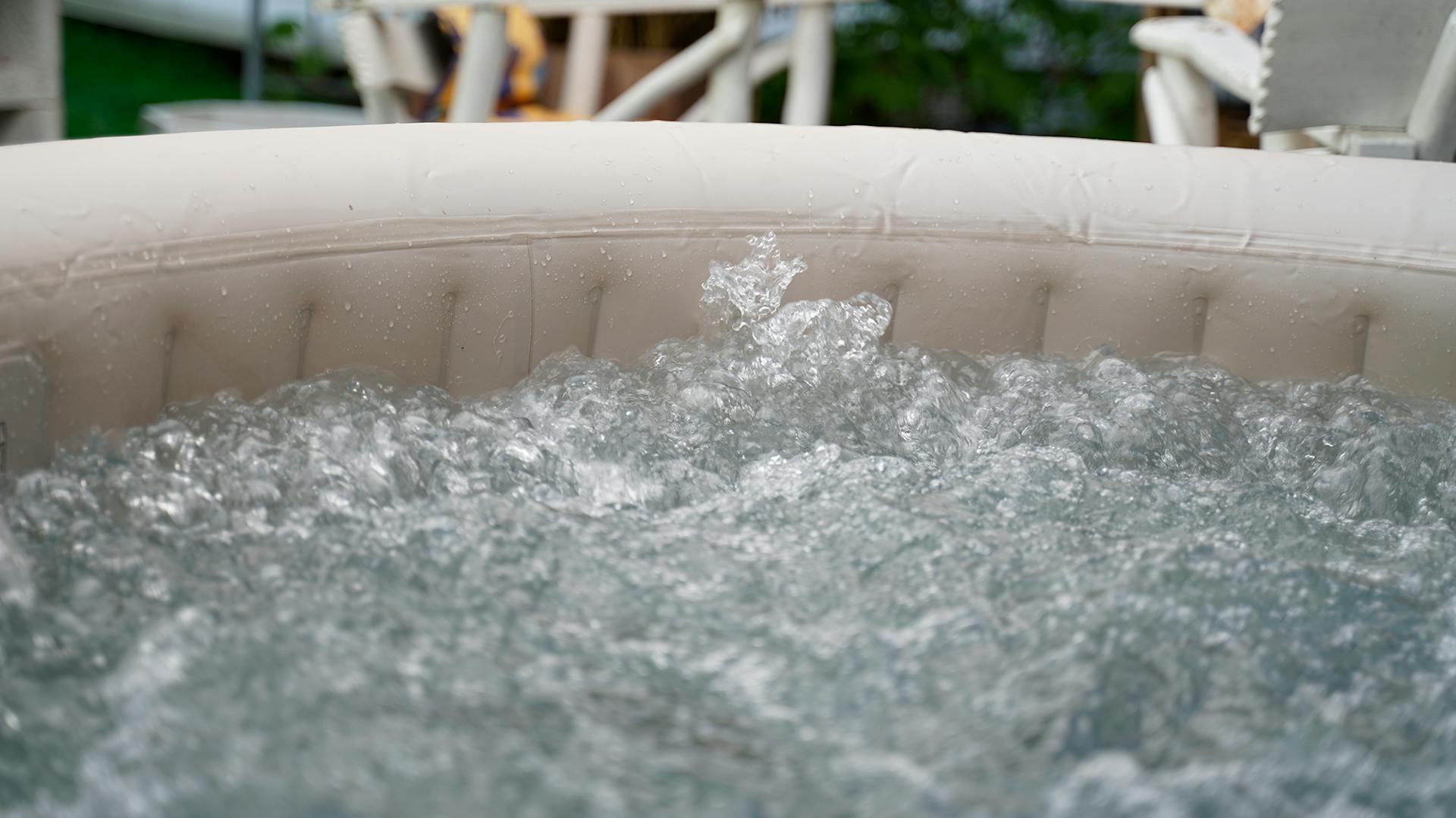 Nafukovacia vírivka s bublajúcou vodou.