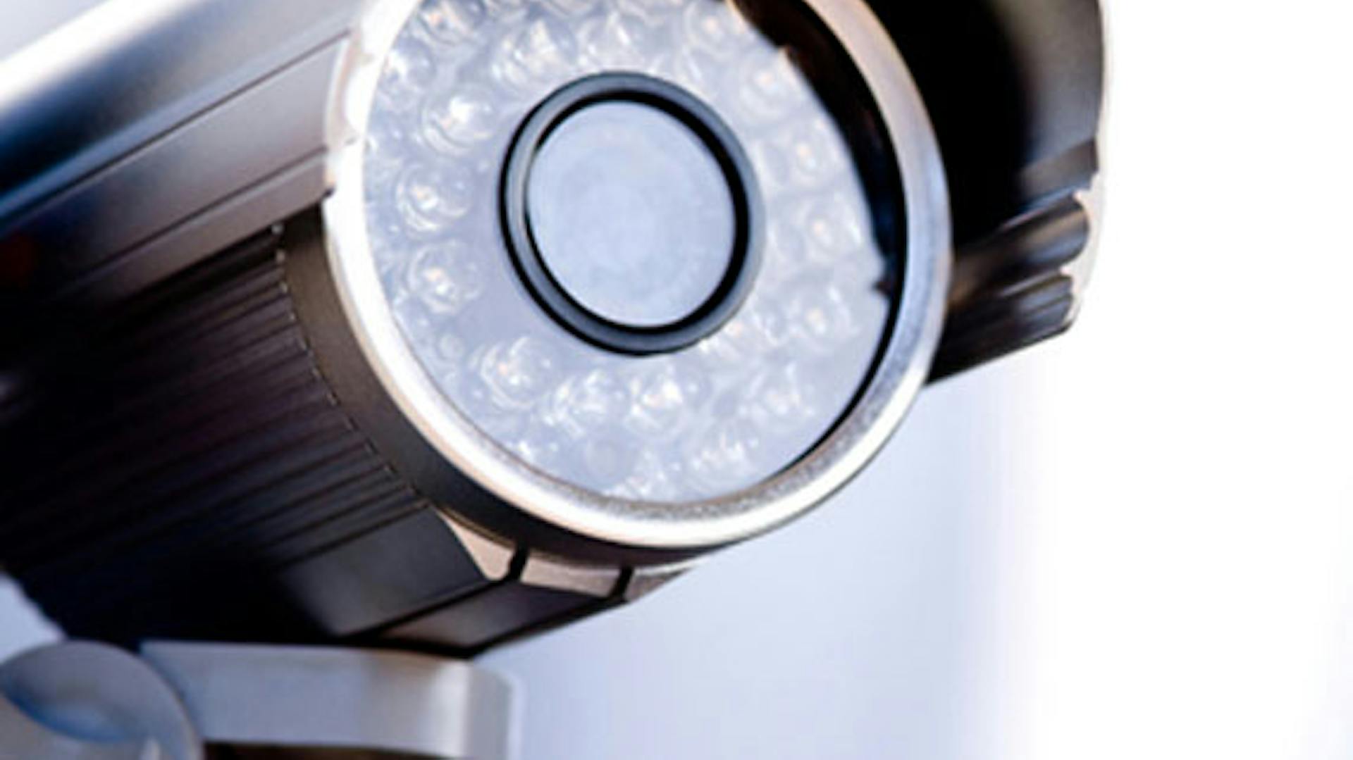 Überwachungskamera an Außenwand